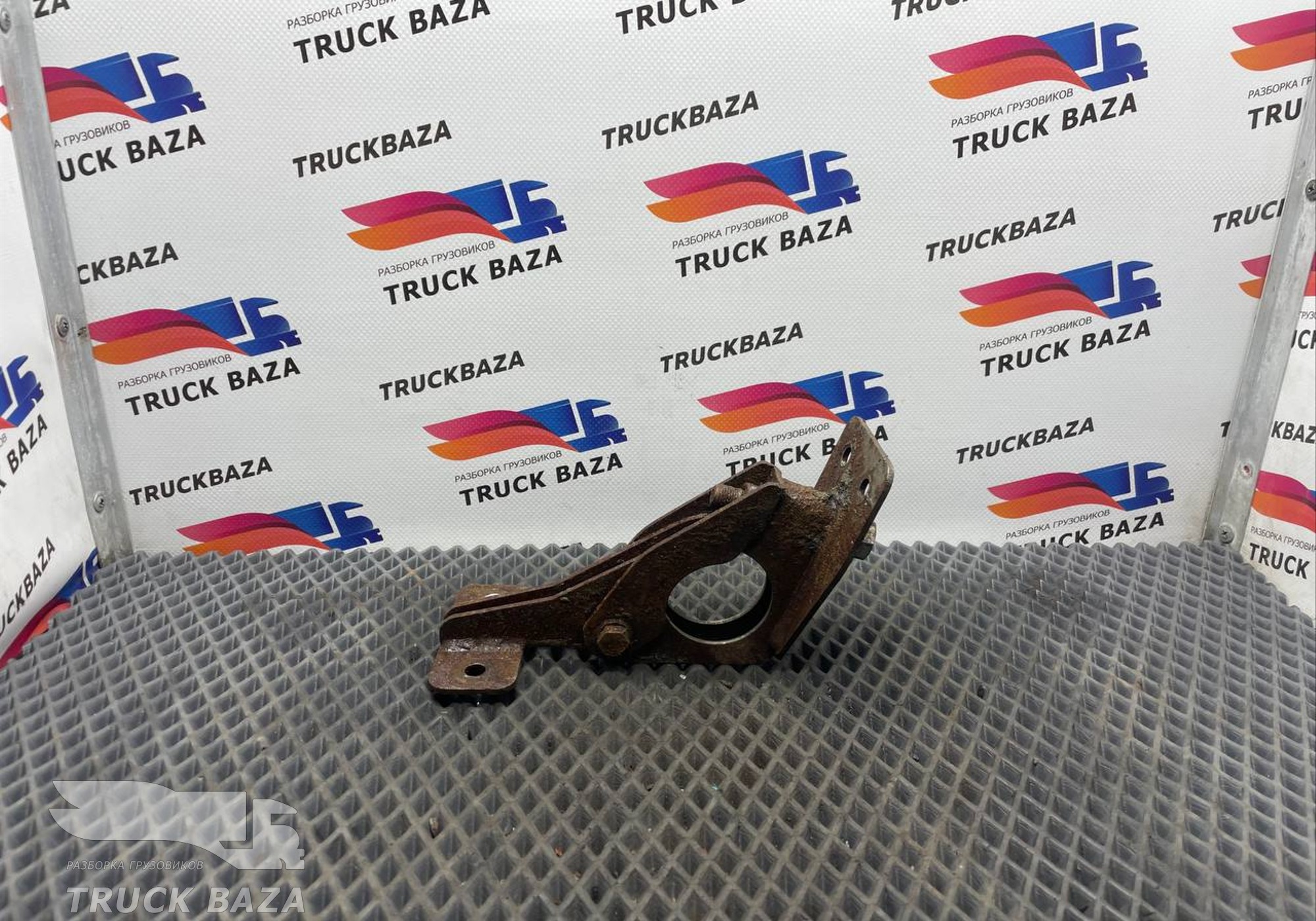 Кронштейн крыла для КАМАЗ 54901