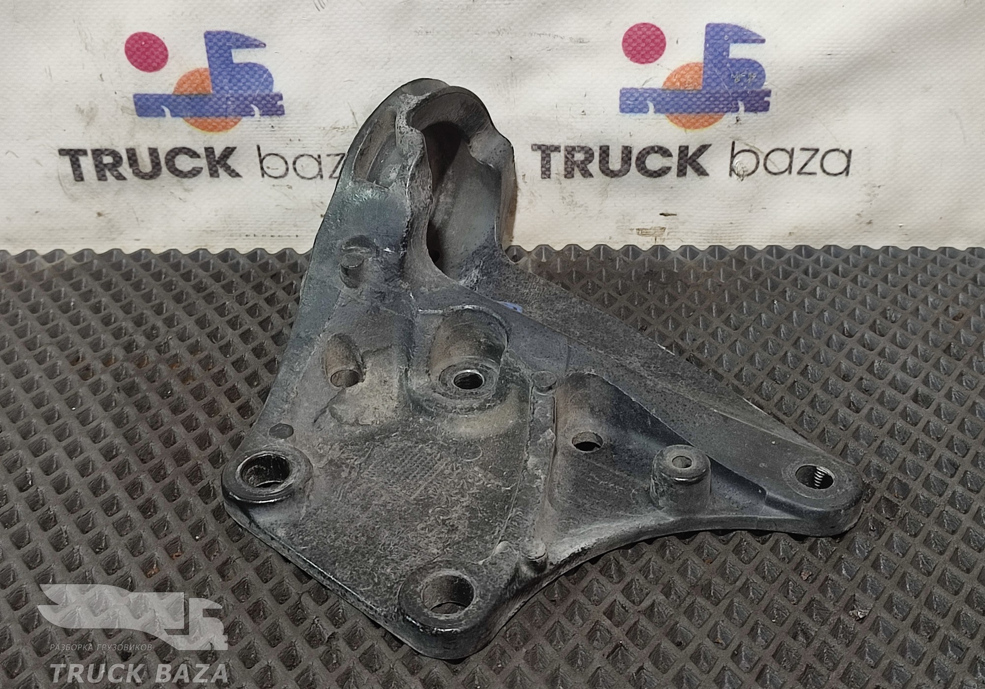 7482320435 Кронштейн амортизатора кабины правый для Renault T (с 2013)