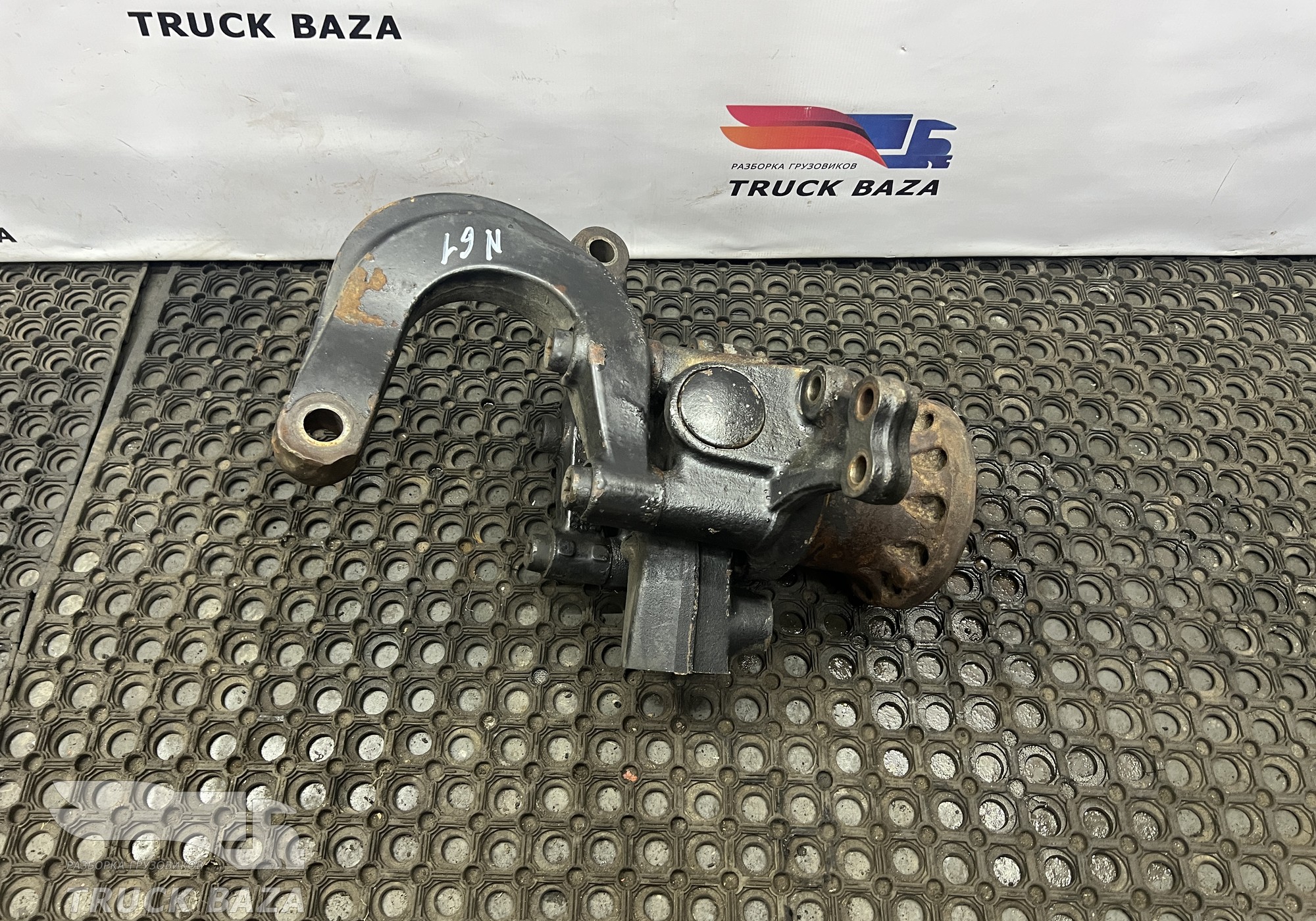 81442016303 Кулак поворотный левый