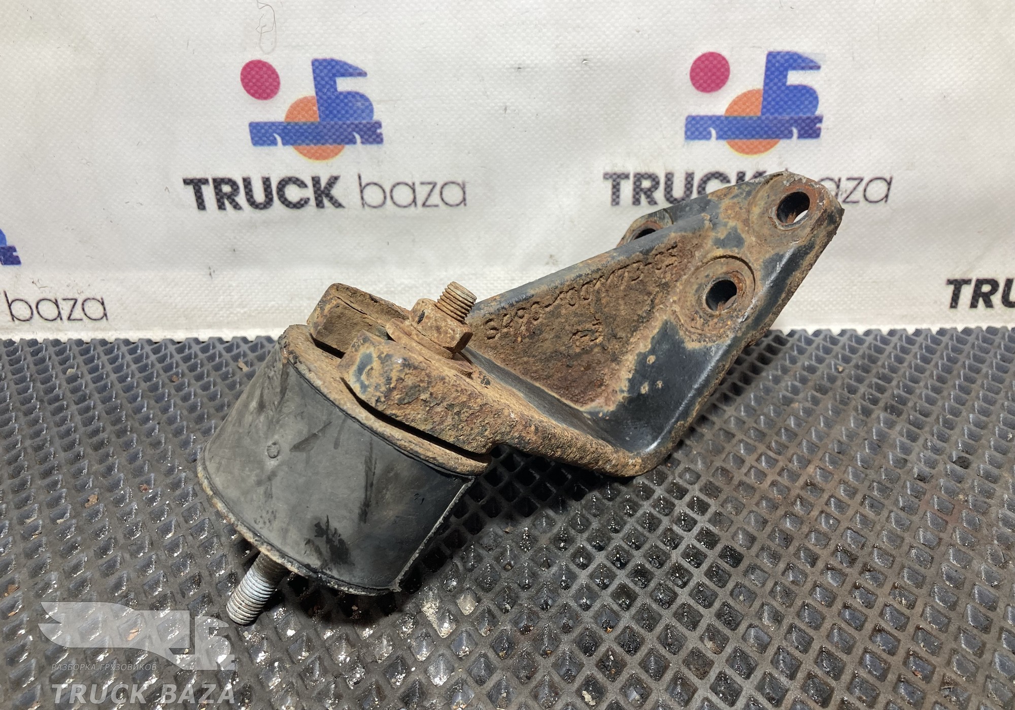 5490100117305 Кронштейн траверсы КПП левый для КАМАЗ 5490 (с 2013)