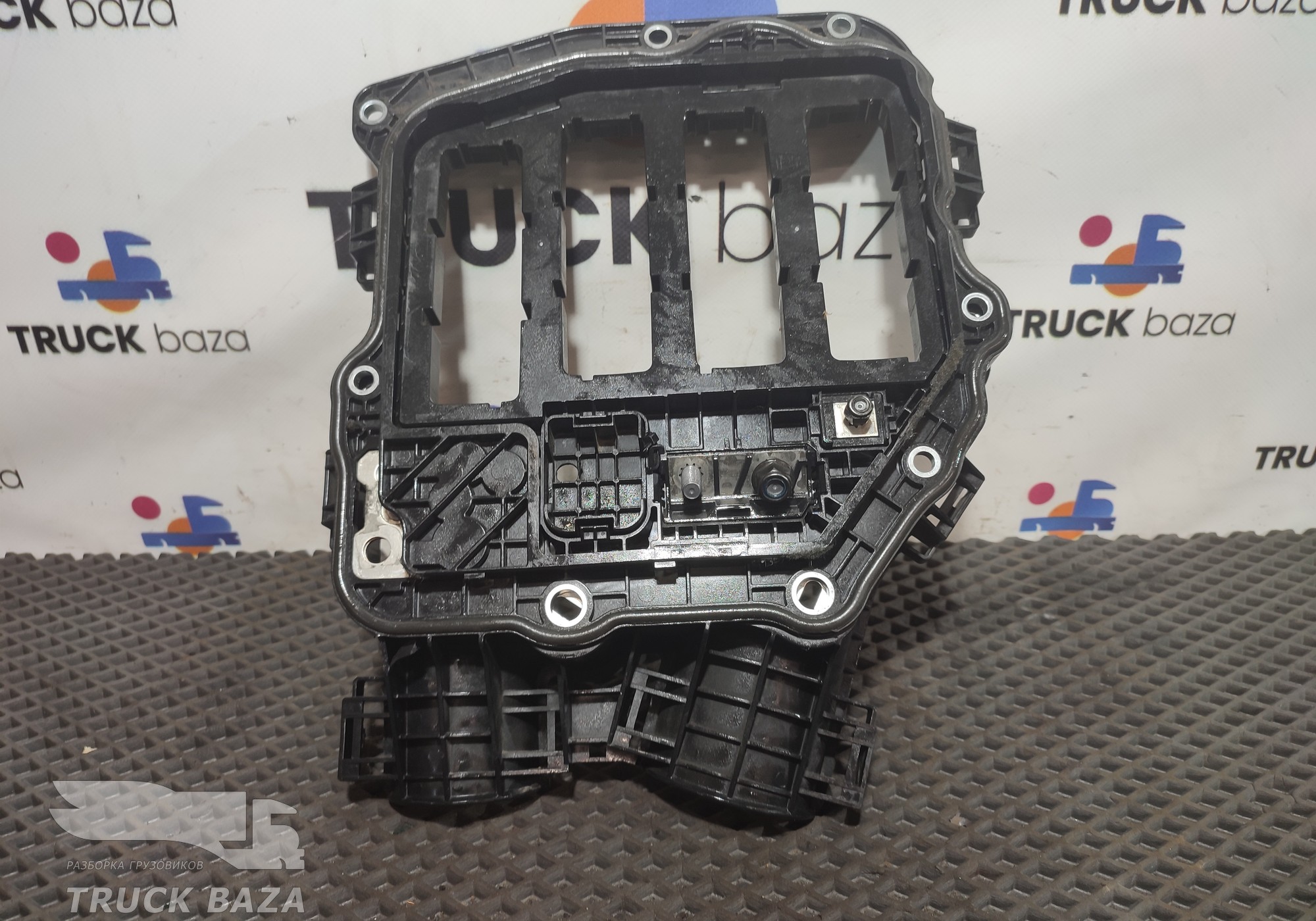 2322957 Кронштейн разъемов кабины