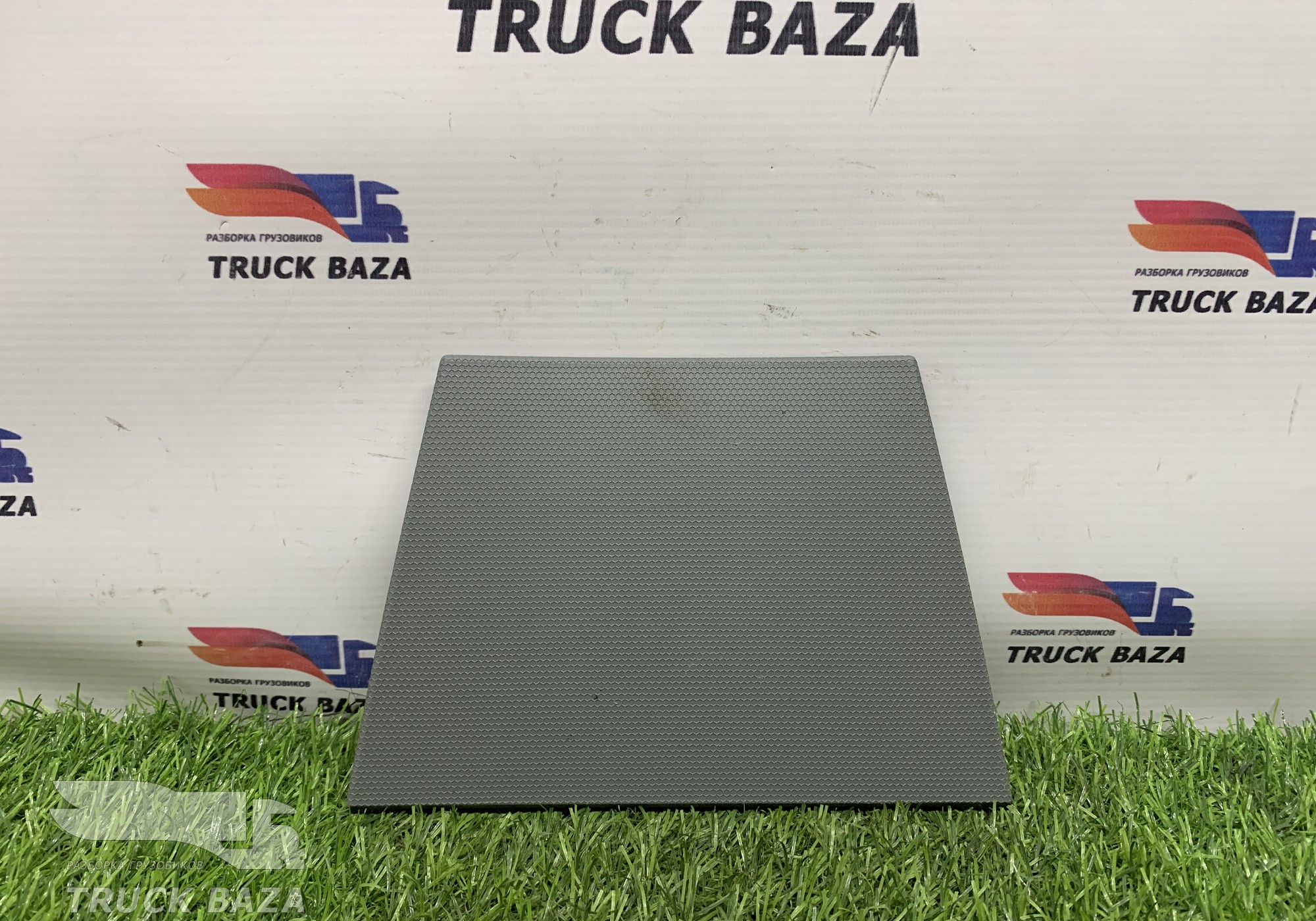 82254002 Заглушка для Renault T (с 2013)