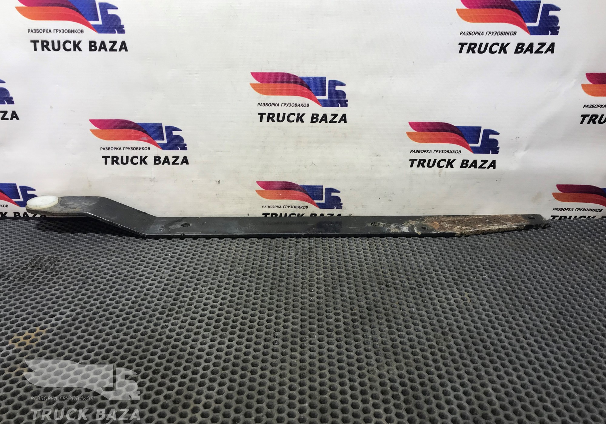 1327906 Кронштейн защиты двигателя правый для Daf XF105