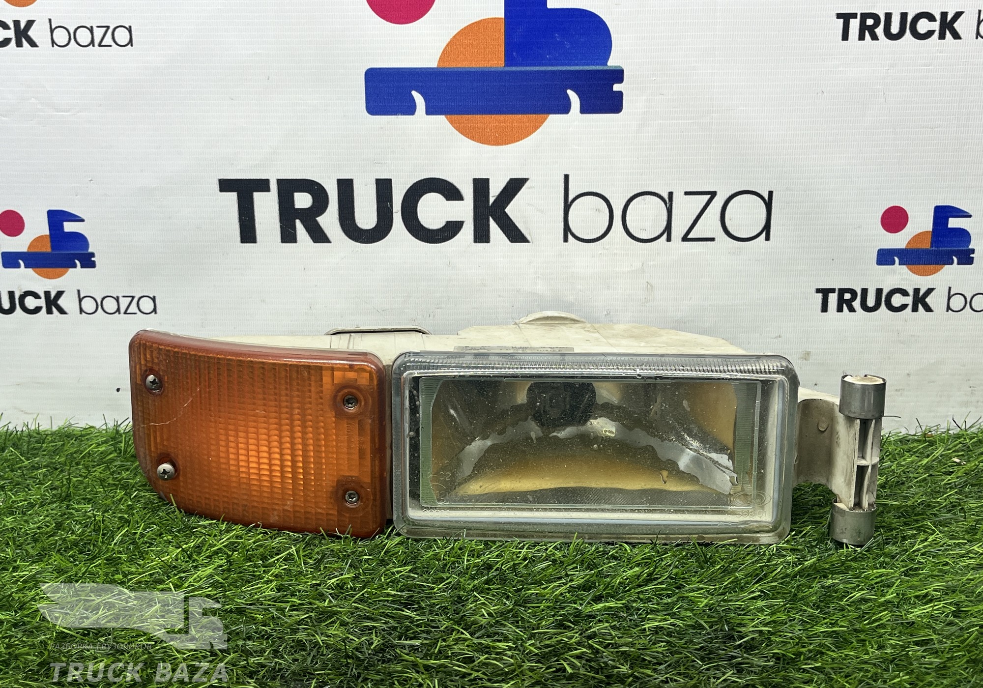 81253206112 Фара противотуманная правая