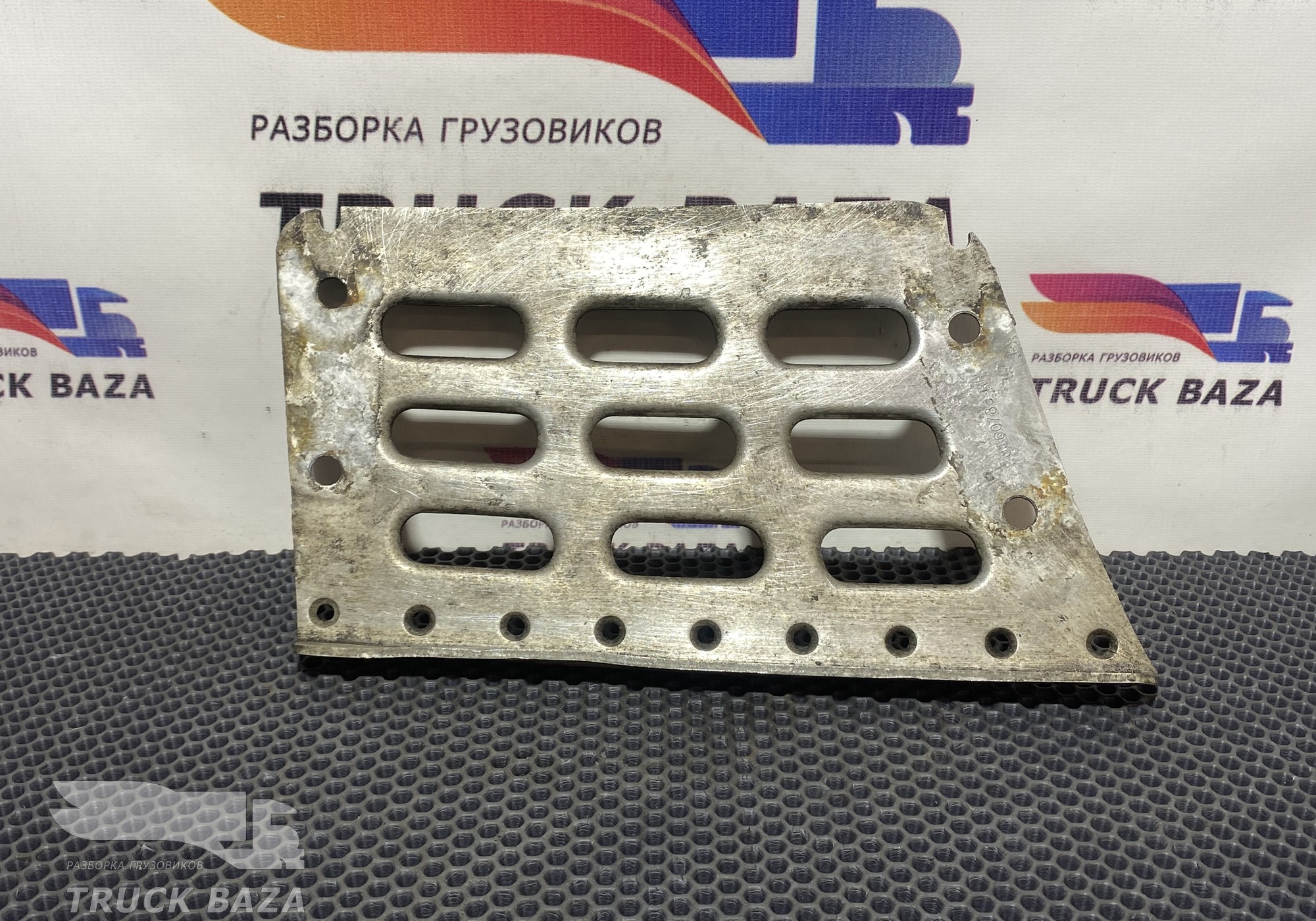 20360789 Площадка подножки правая для Volvo FH 3 (с 2008 по 2012)
