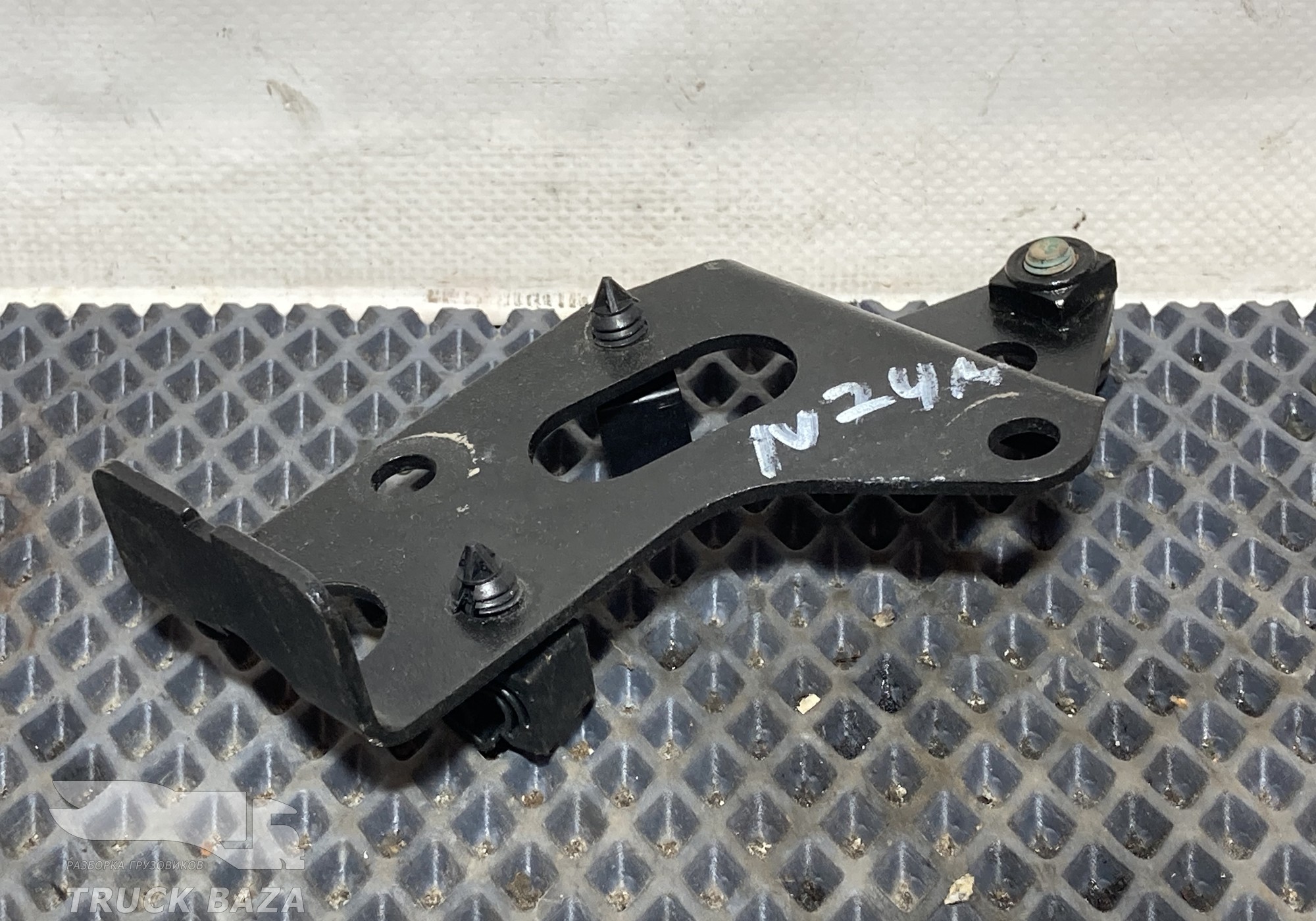 51066405016 Кронштейн вискомуфты