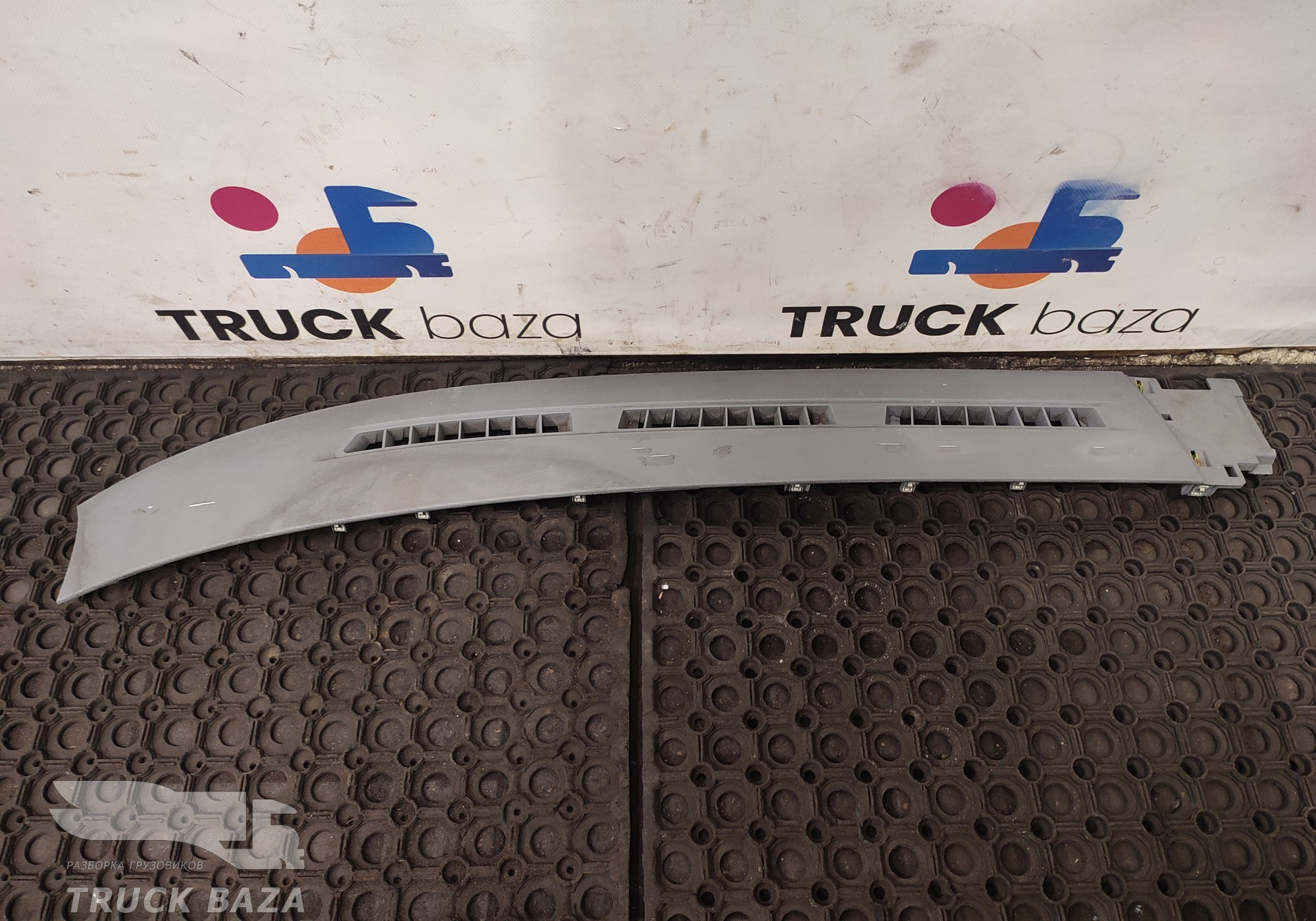 82562195 Панель обдува лобового стекла левая для Renault T (с 2013)