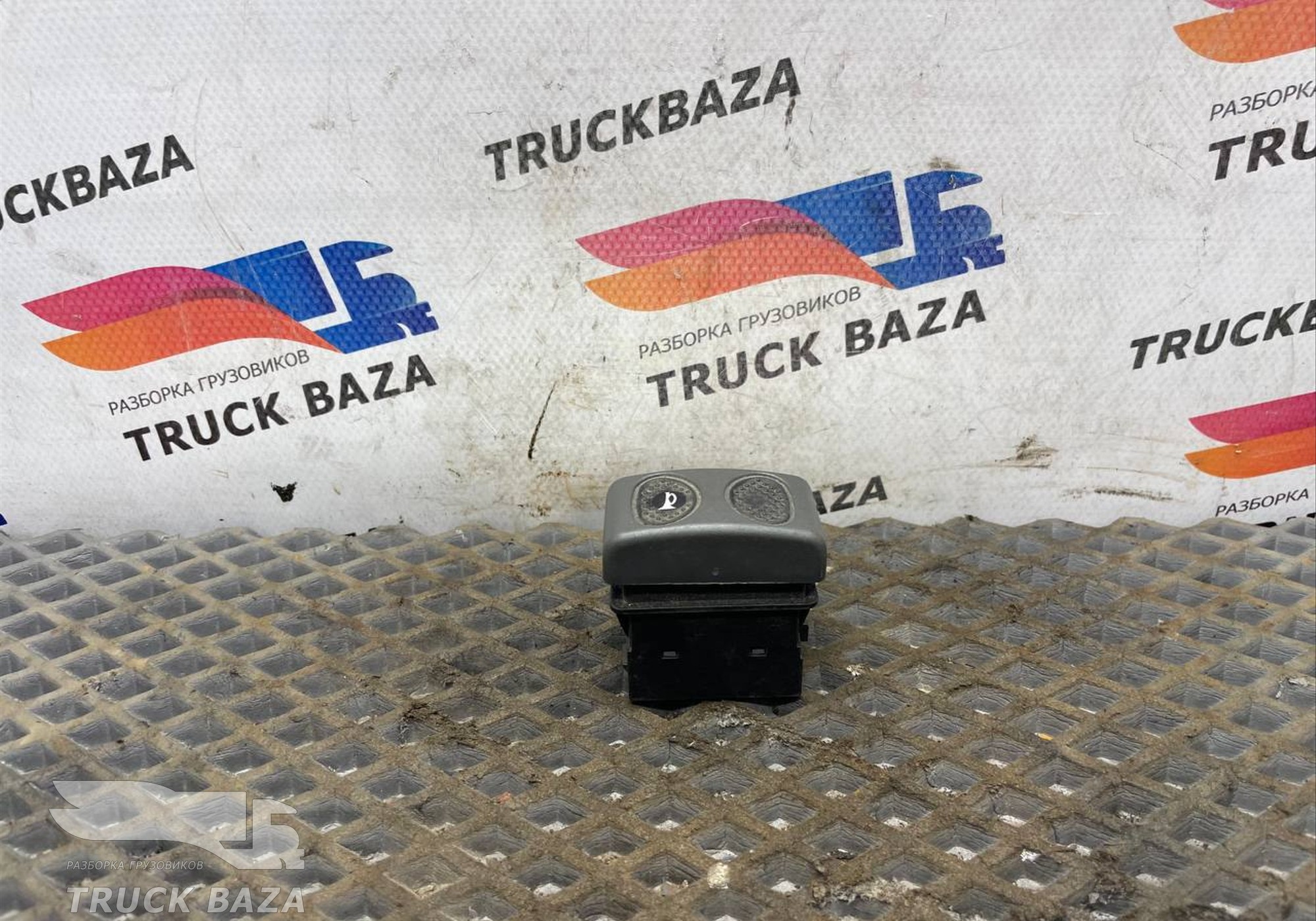 504168698 Кнопка звукового сигнала для Iveco Stralis I (с 2002)