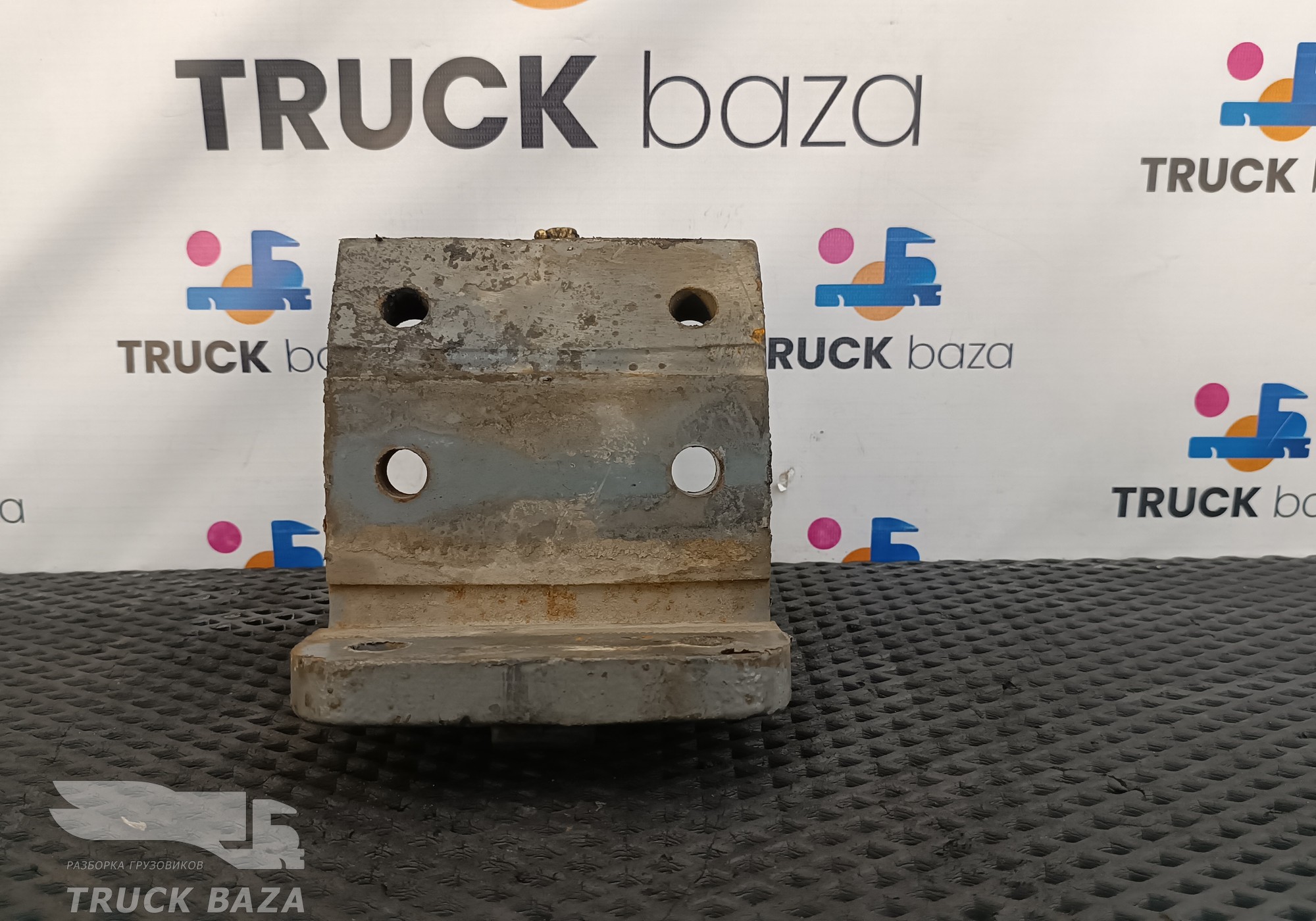 WG9725520106 Кронштейн передней рессоры для Sinotruk Howo HW76