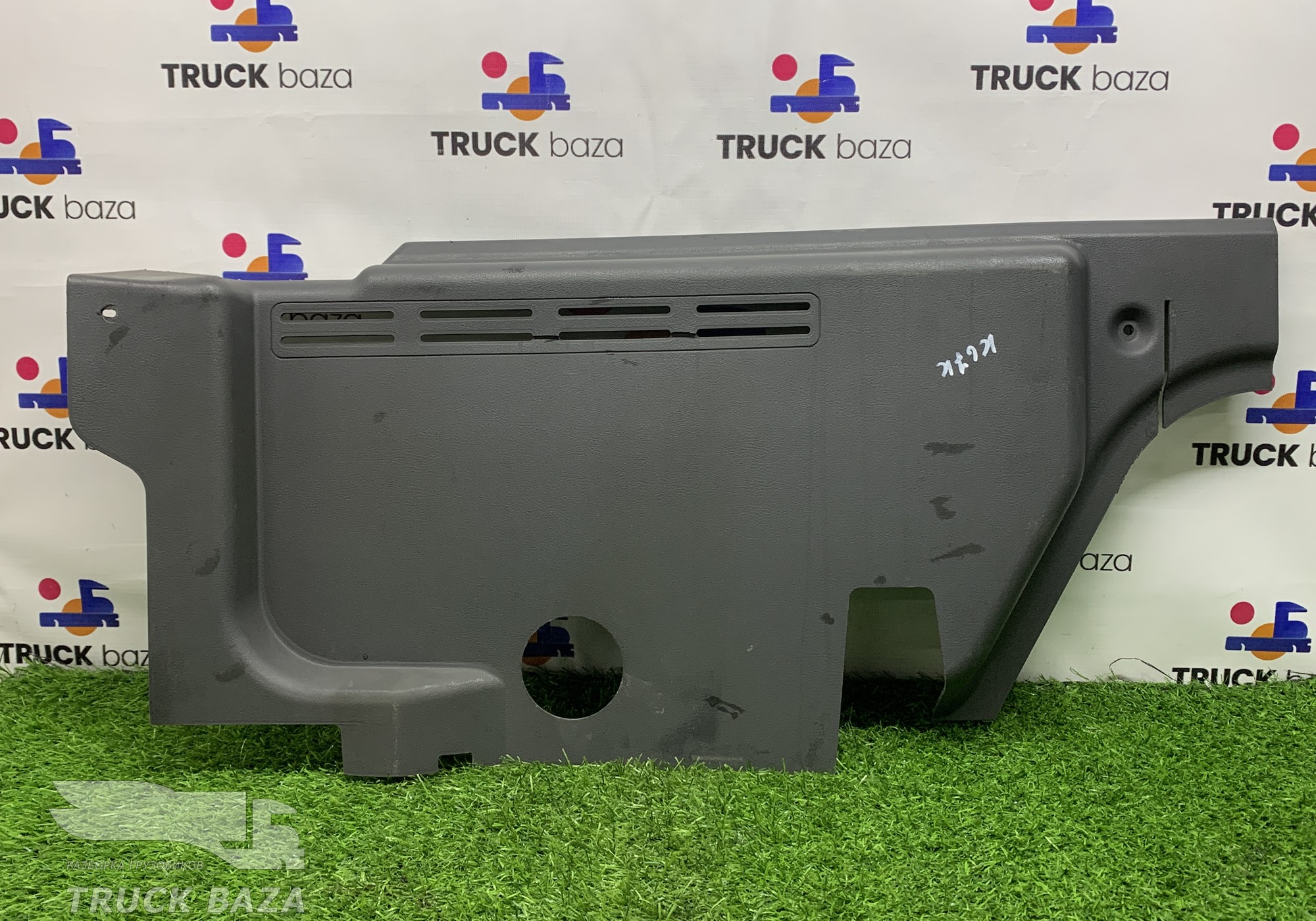 A9406940833 Накладка спальника правая