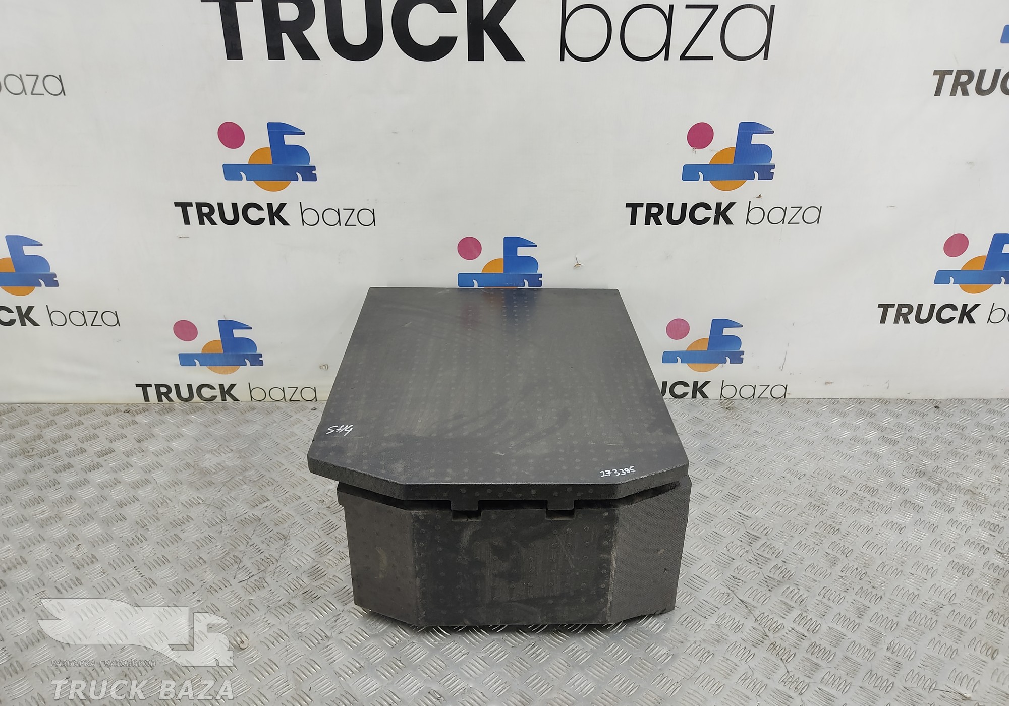 DZ14251570608 Ящик вещевой правый для Shacman X3000 (с 2014)