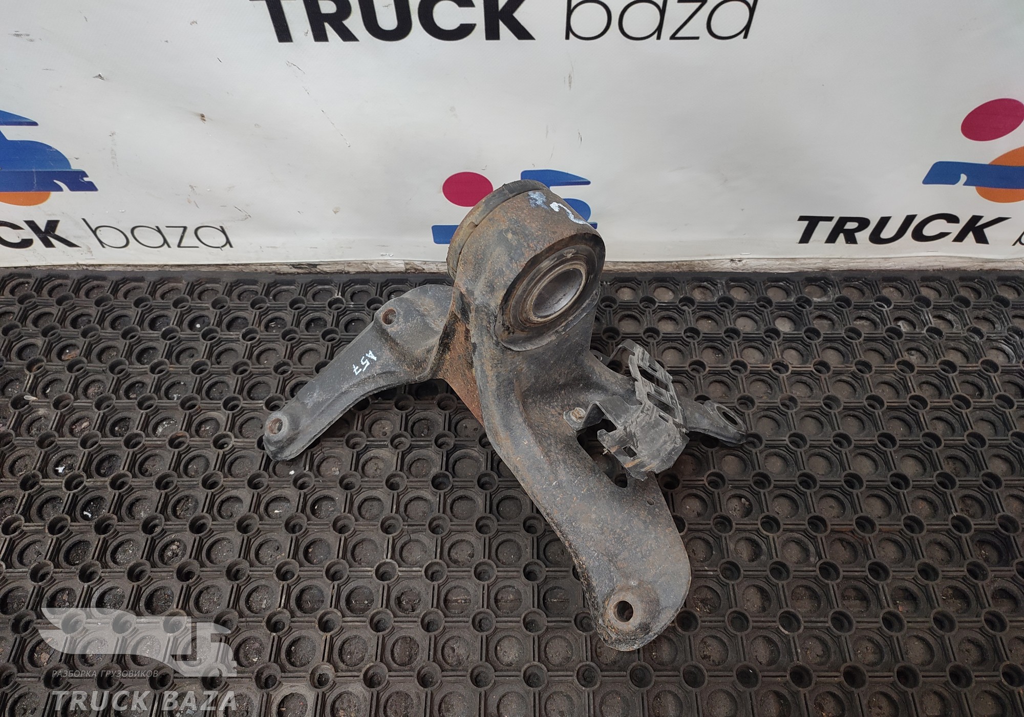 A9603175743 Кронштейн торсиона кабины левый