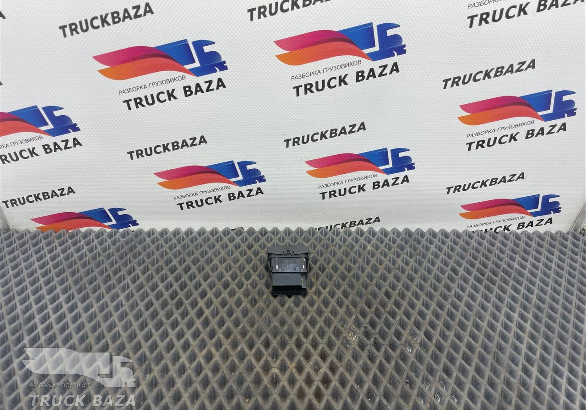 81255030318 Кнопка стеклоподъемника для Man TGA (с 2000 по 2007)