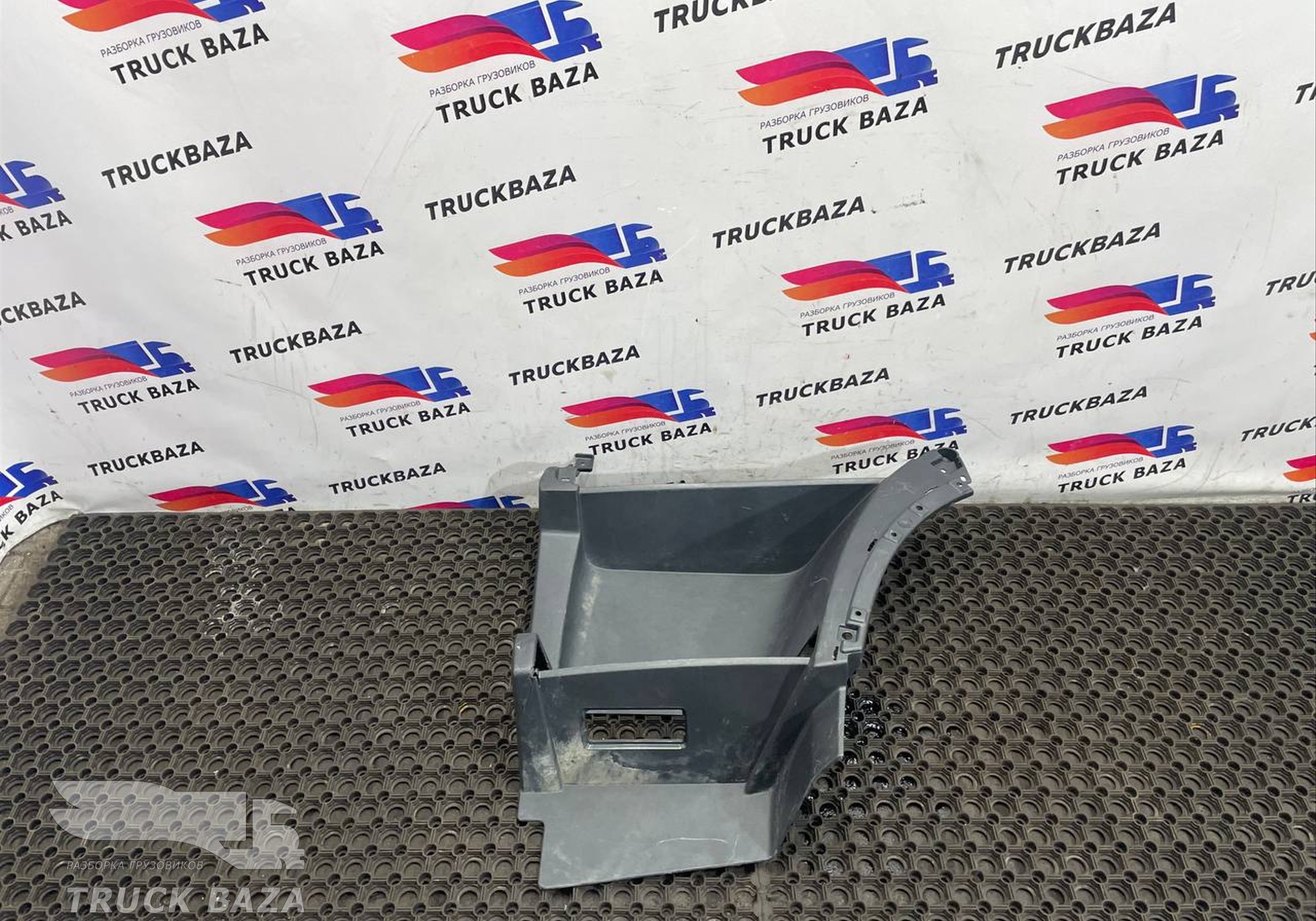 82136982 Корпус подножек левый для Volvo FH 4 (с 2012)