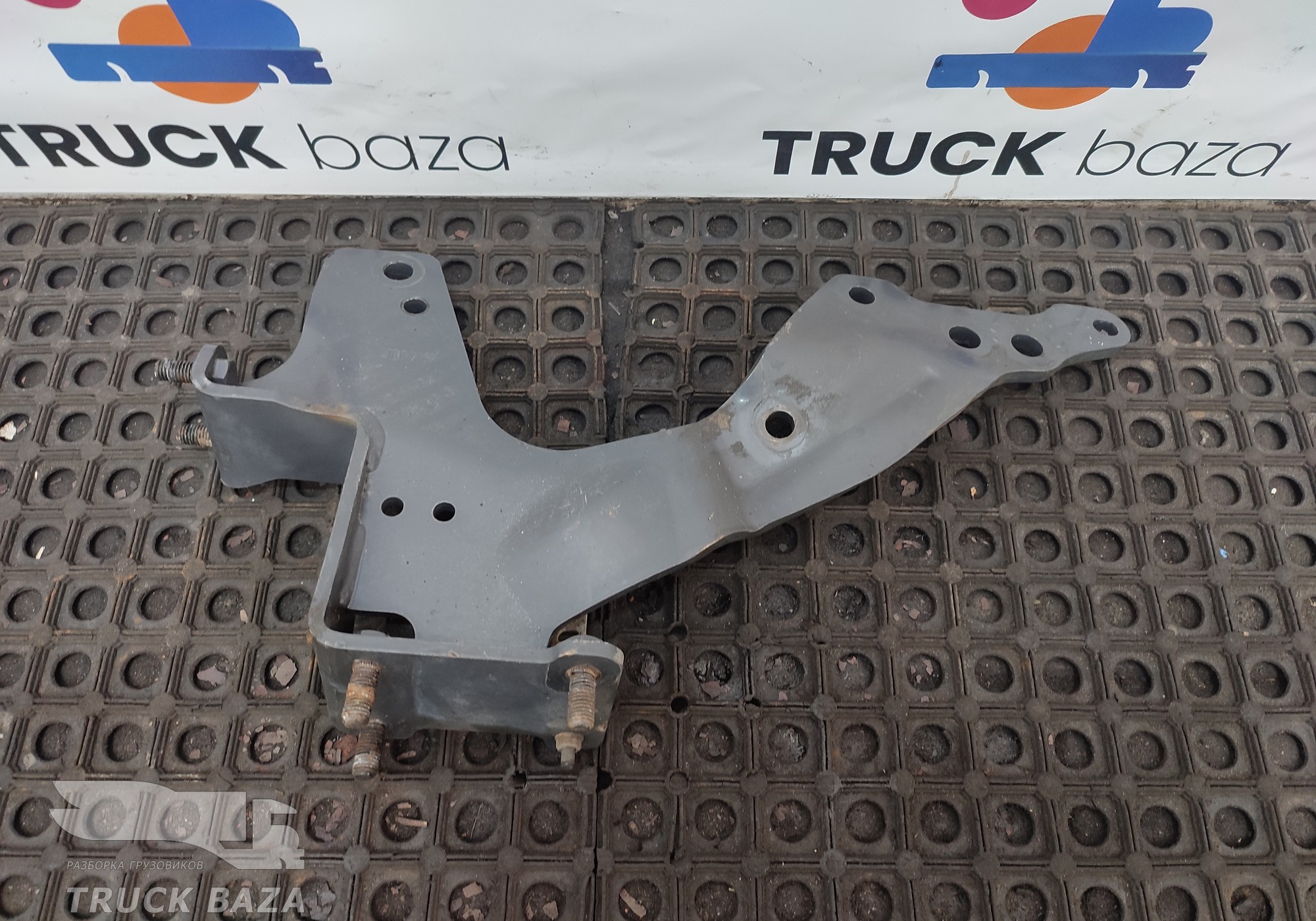 1802167 Кронштейн бампера правый для Scania 5-series