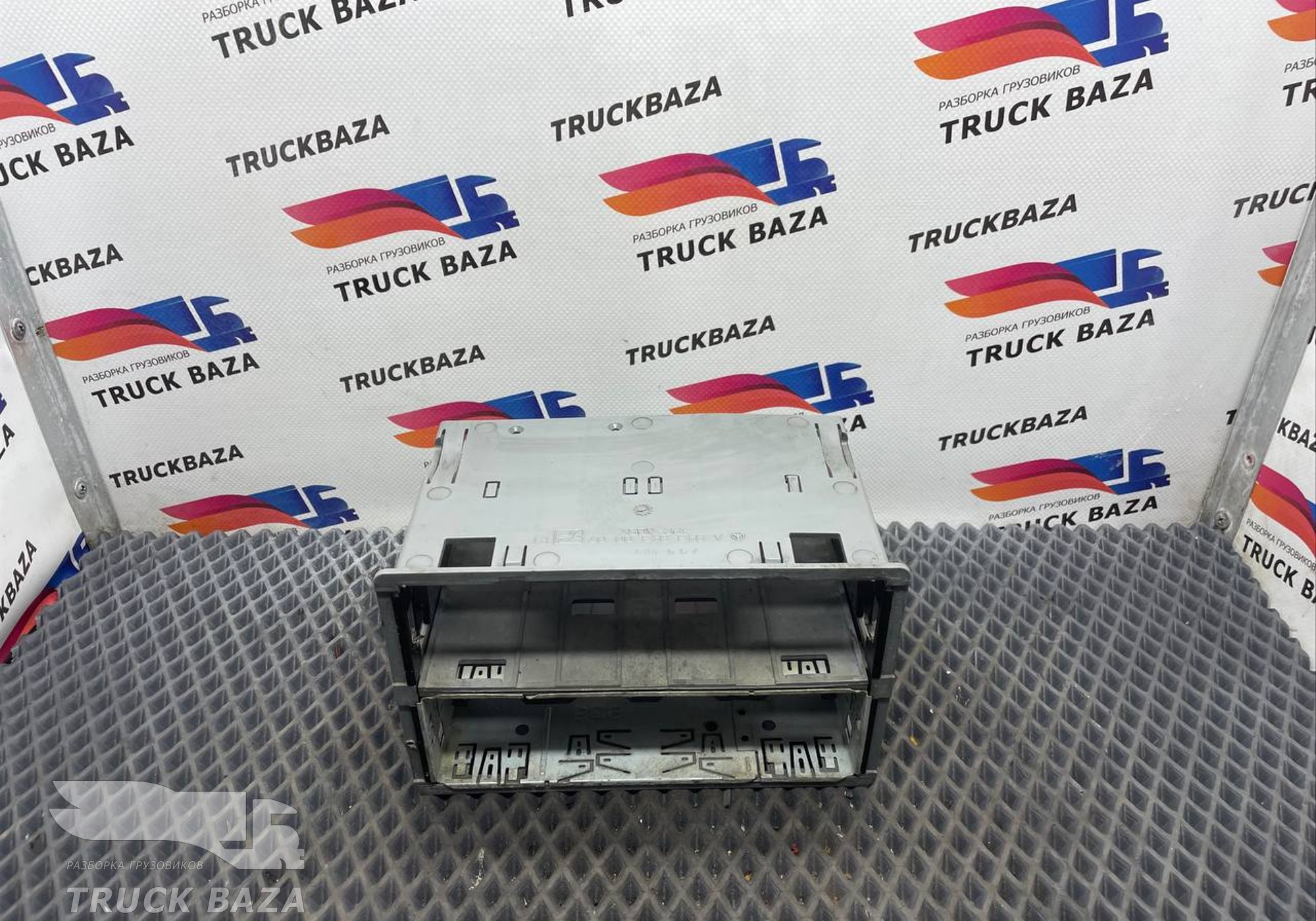 A9438430007 Рамка магнитолы для Mercedes-Benz Actros MP3 (с 2008)