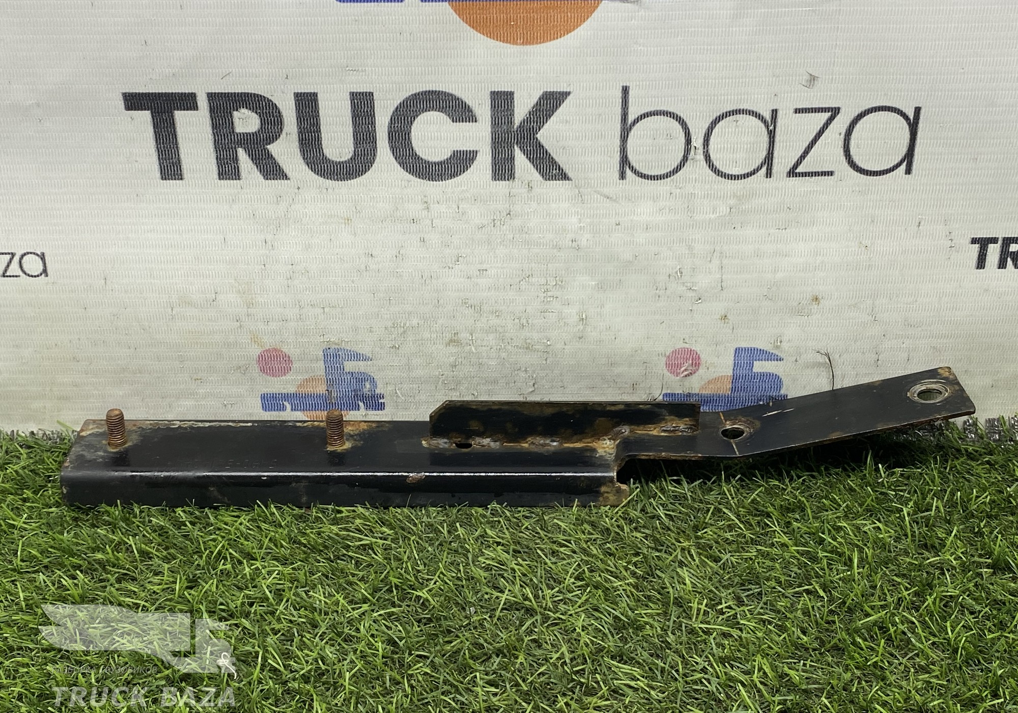 5490561424020 Кронштейн защиты двигателя правый для КАМАЗ 5490 (с 2013)