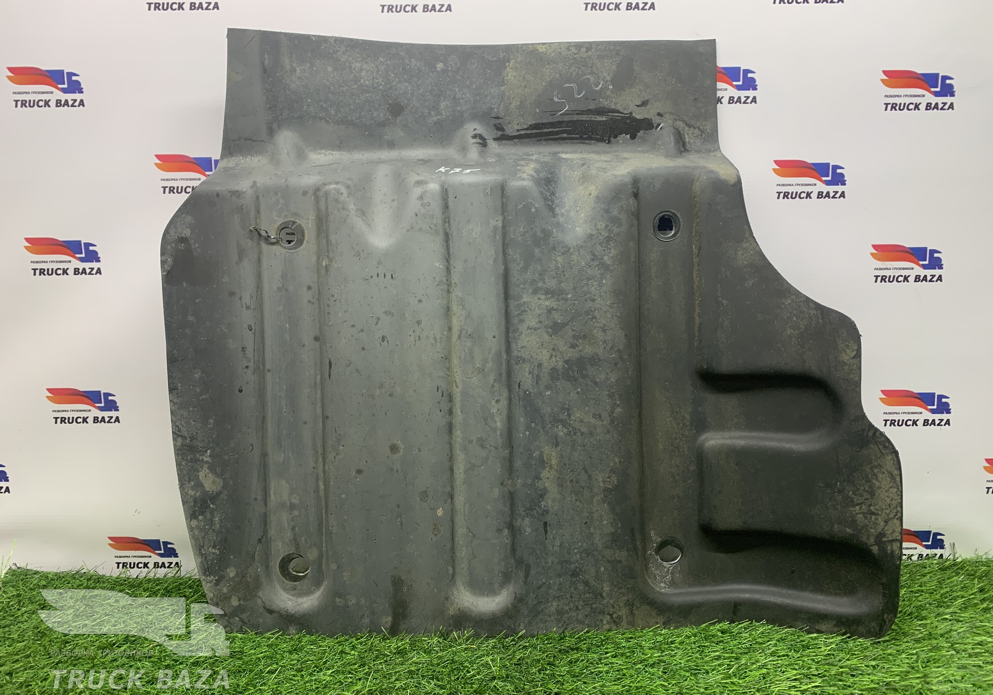 549018403123 Накладка подножки левой для КАМАЗ 54901