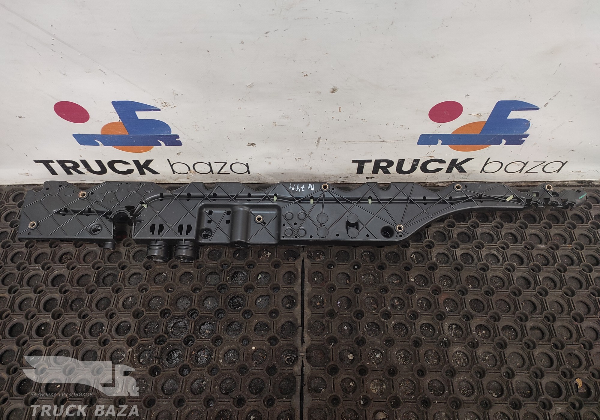 81254240049 Кожух проводки для Man TGX II (с 2012)