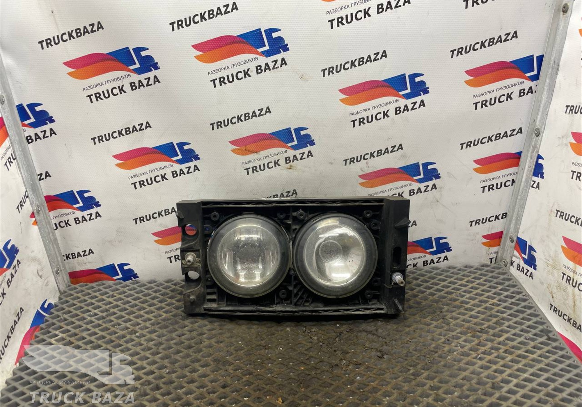 1733058 Фара противотуманная правая для Daf XF105 (с 2005)