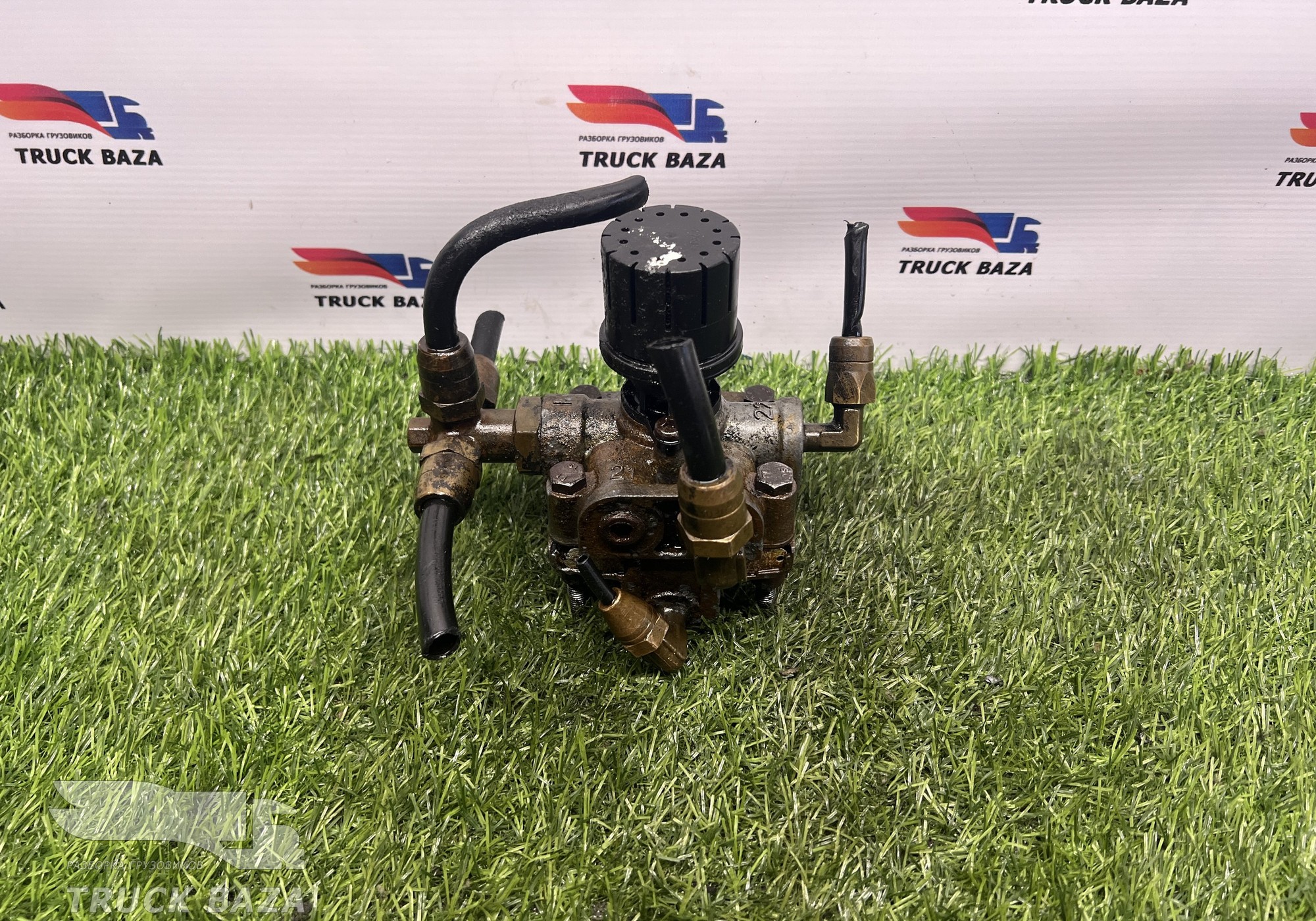 1425183 Клапан ускорительный