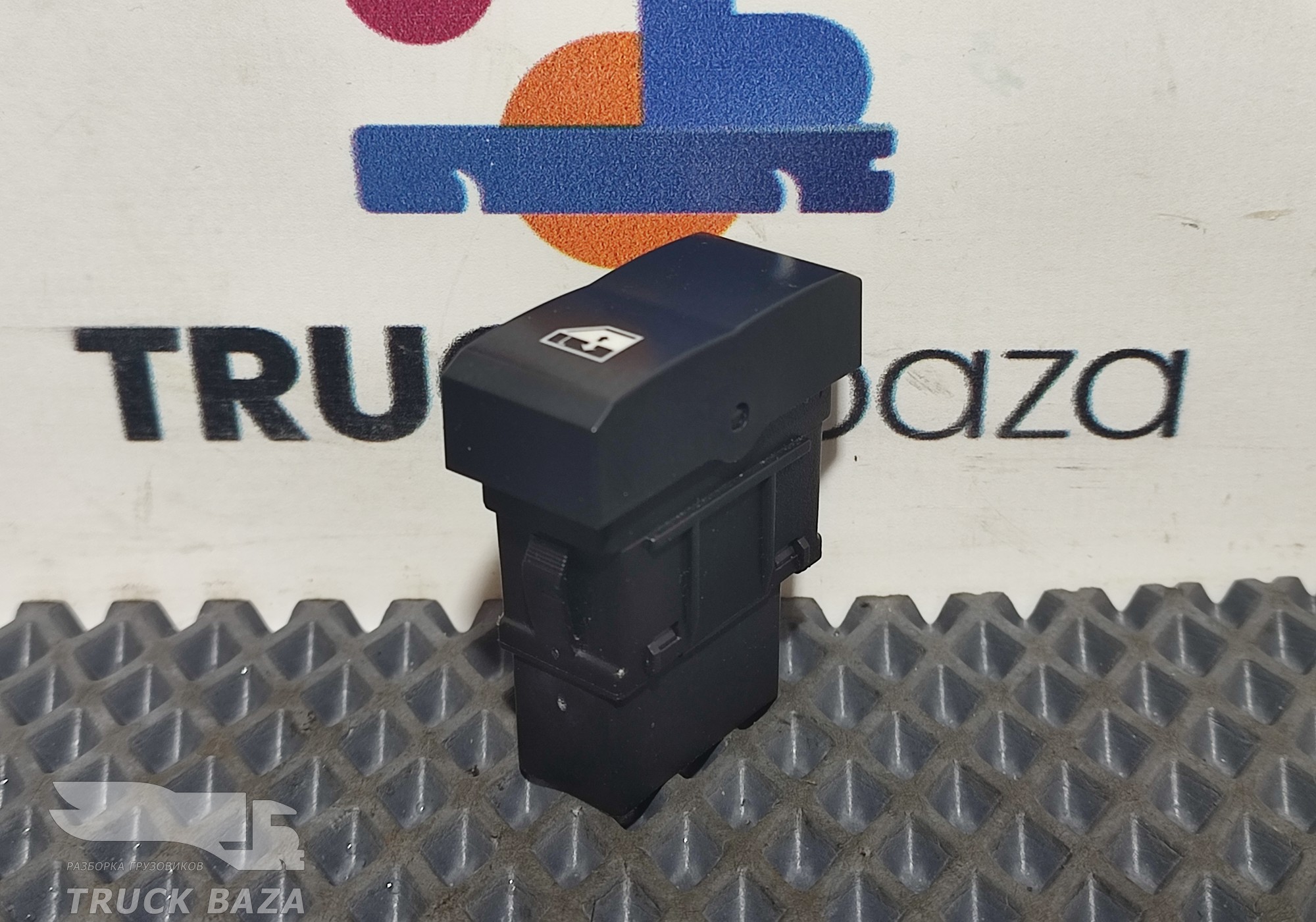 WG9X25581024 Кнопка стеклоподъемника левого для Sinotruk Sitrak C7H