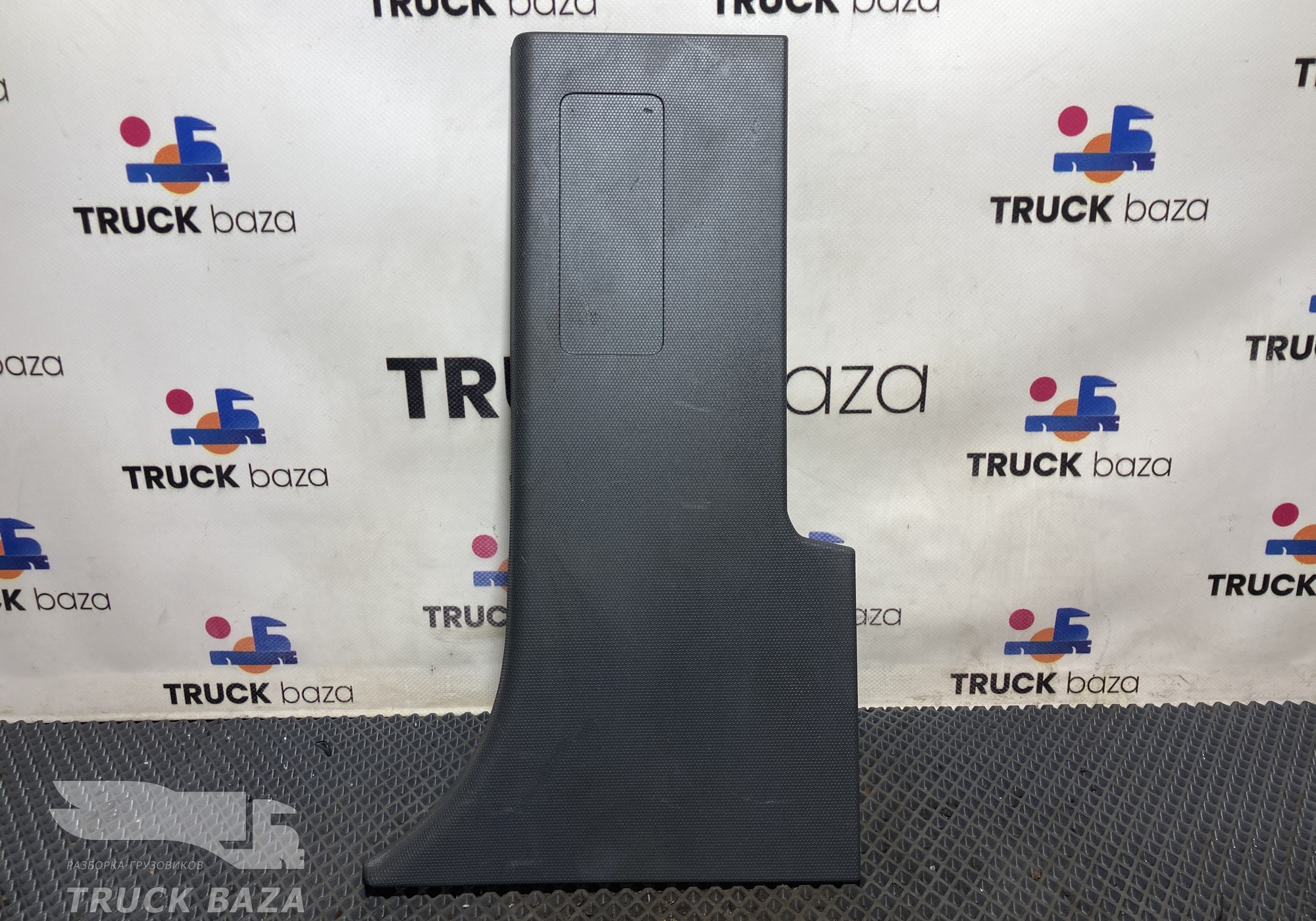 82578355 Накладка передней стойки для Renault T (с 2013)