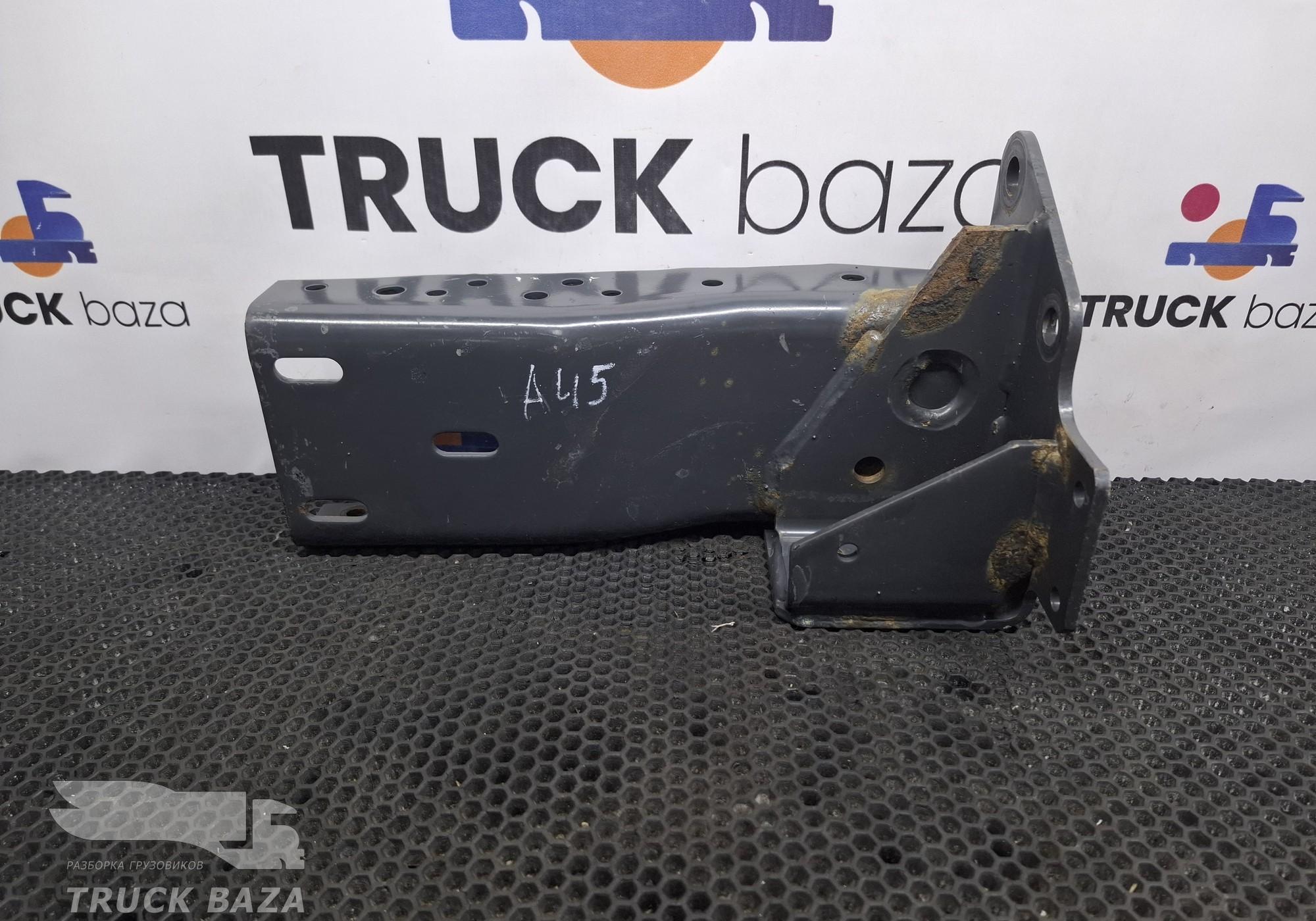 9305201533 Кронштейн подножки правой для Mercedes-Benz Axor I (с 2001 по 2004)