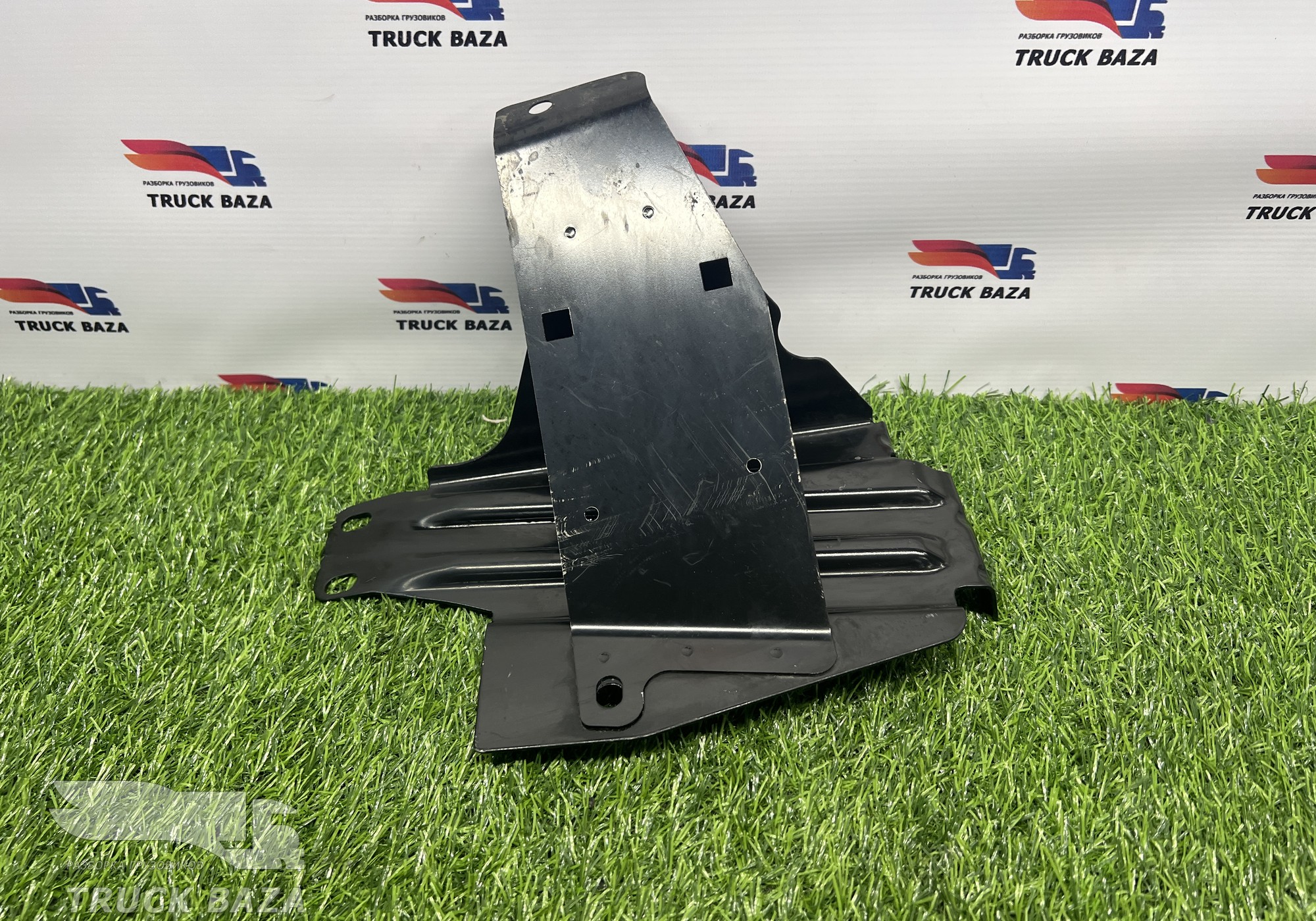 81625205017 Опорная стойка кабины левая