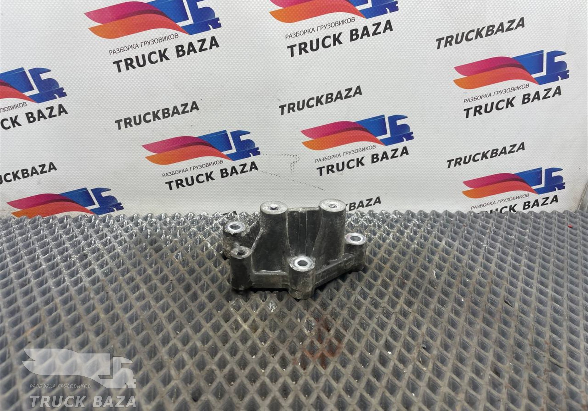 1885765 Кронштейн патрубка интеркулера для Daf XF106 (с 2012)