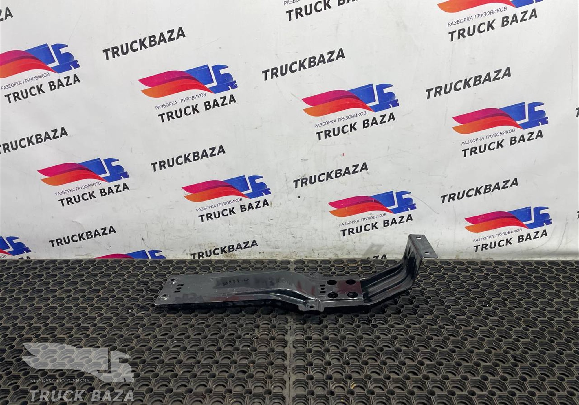 82690888 Кронштейн подножки для Volvo FH 4 (с 2012)