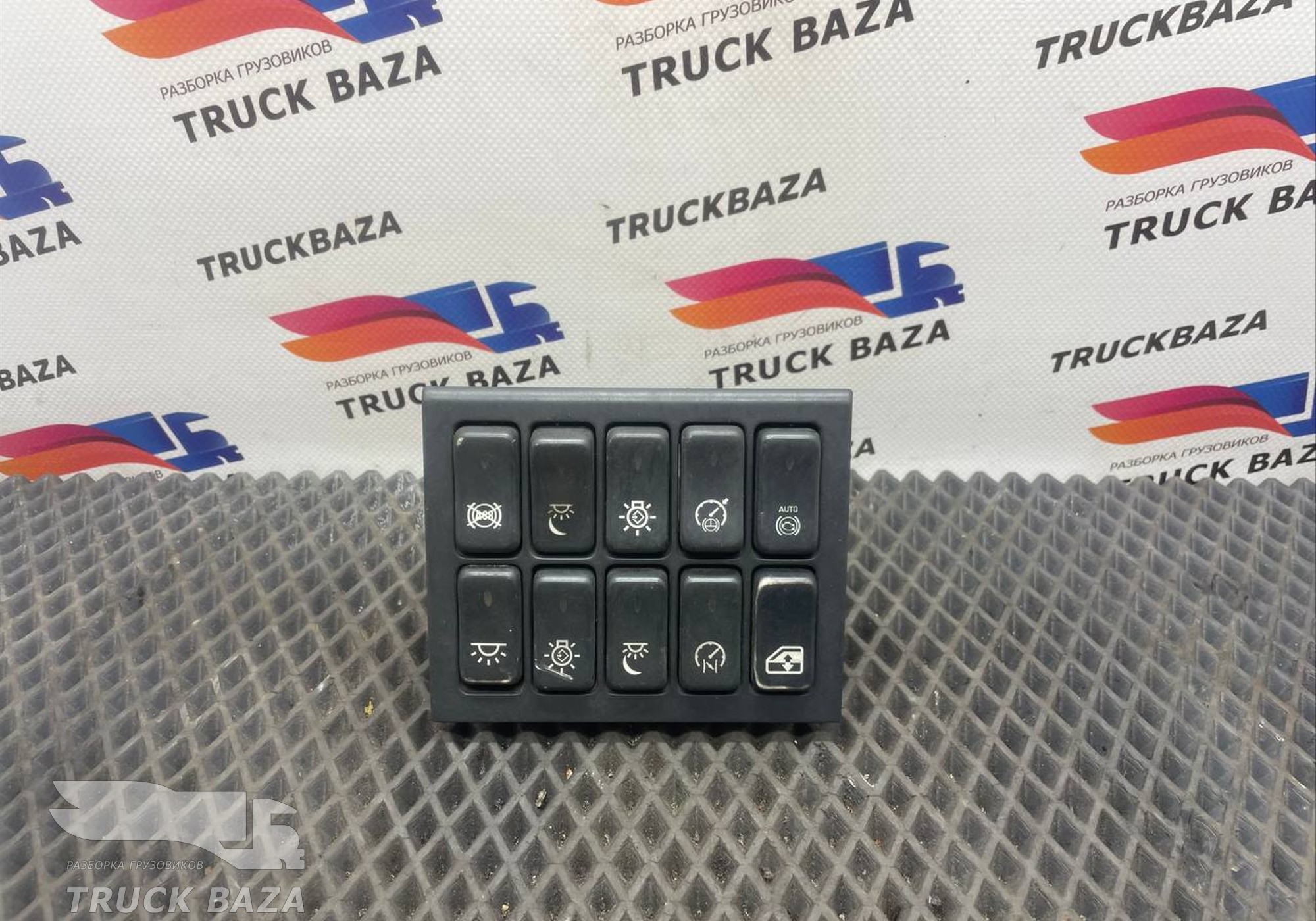 81617010243 Рамка кнопок для Man TGX