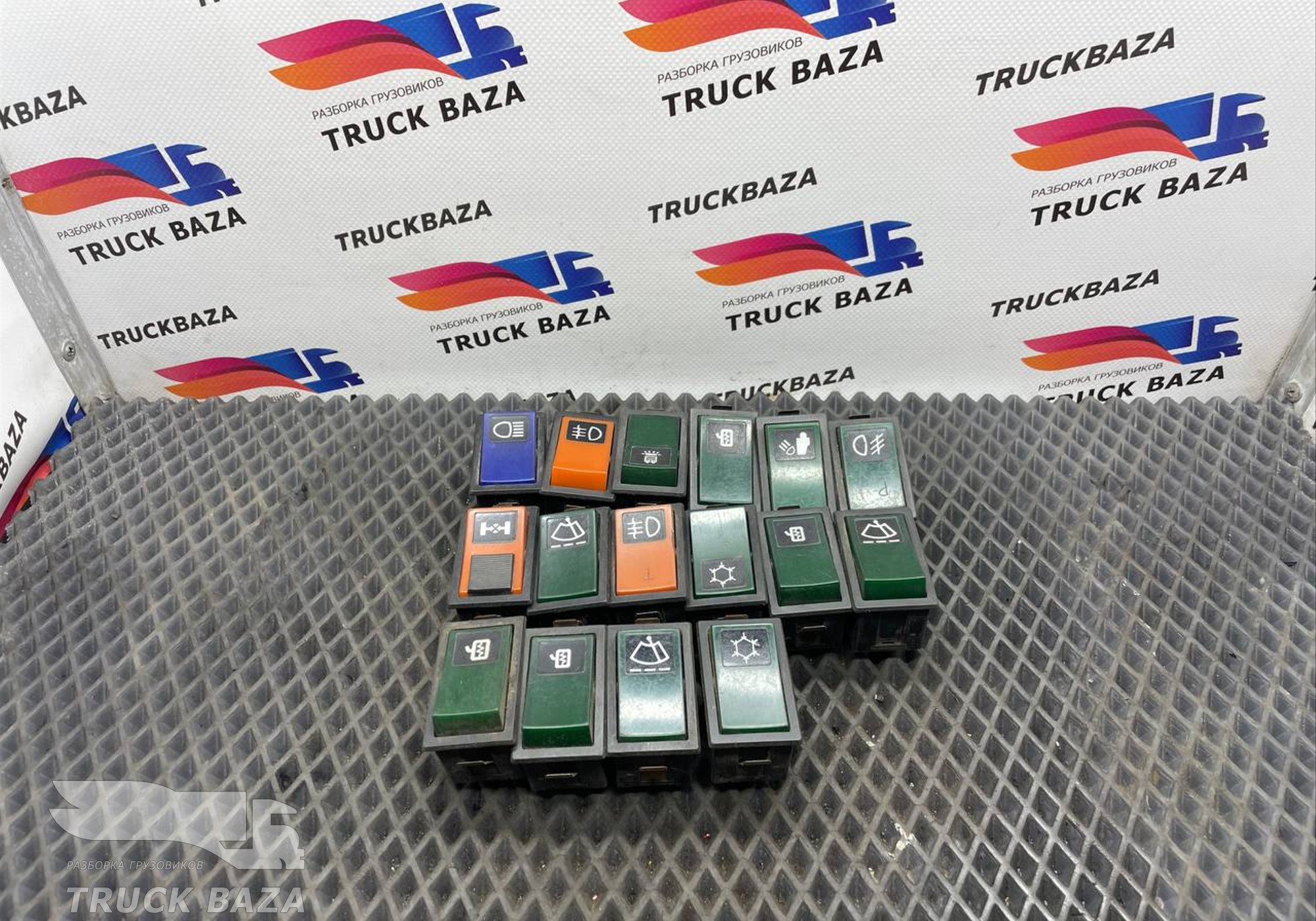 1578712 Лот кнопок 16 шт для Volvo F F12 (с 1977 по 1994)