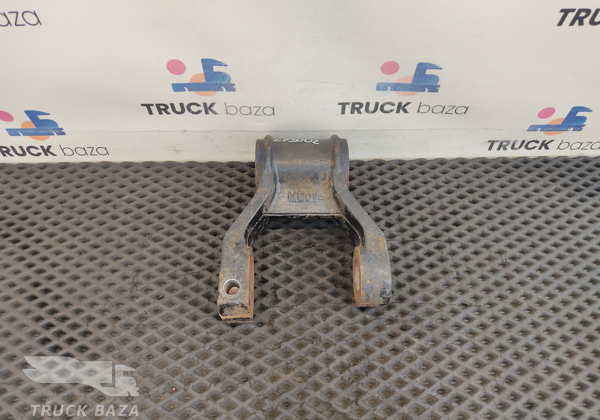 SZ970000026 Серьга передней рессоры