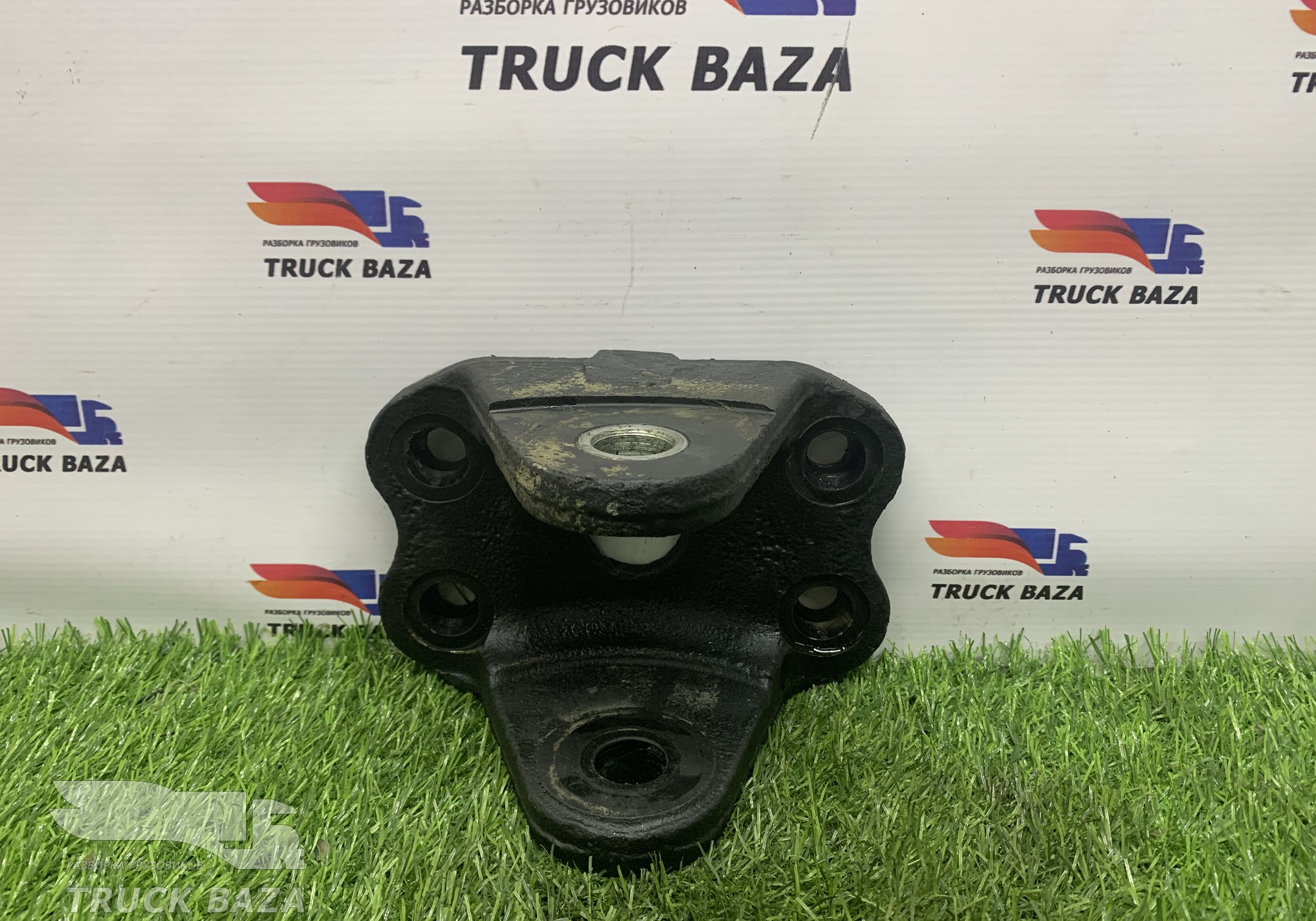 65802902444 Кронштейн рессоры передней