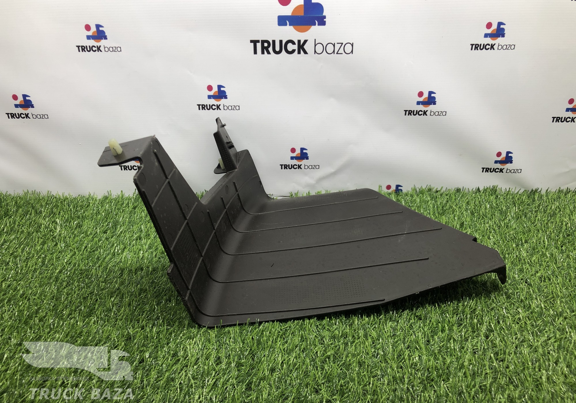 549015337017 Накладка торпедо левая для КАМАЗ 54901