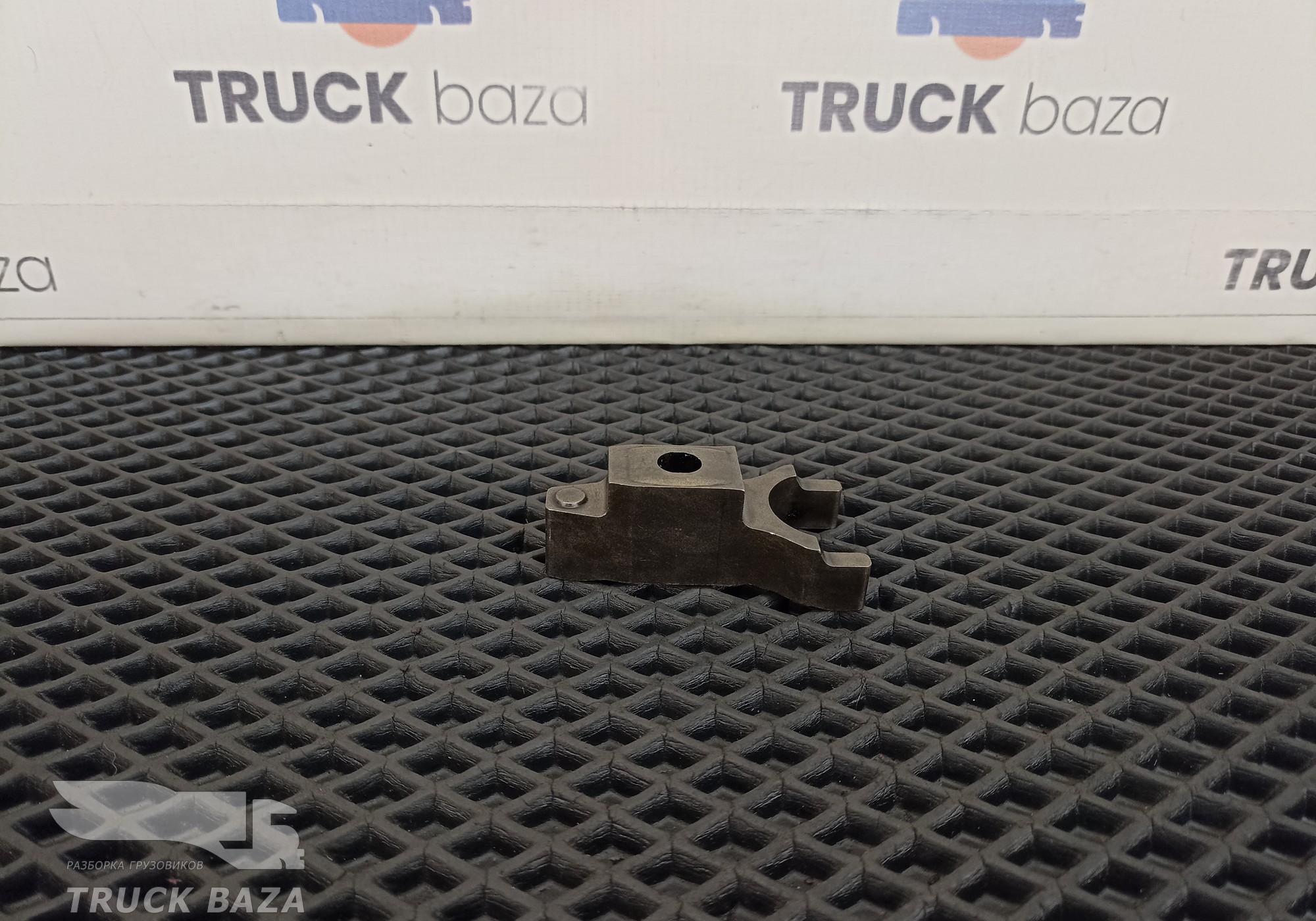 7421801388 Кронштейн форсунки топливной для Volvo FM III (с 2013)