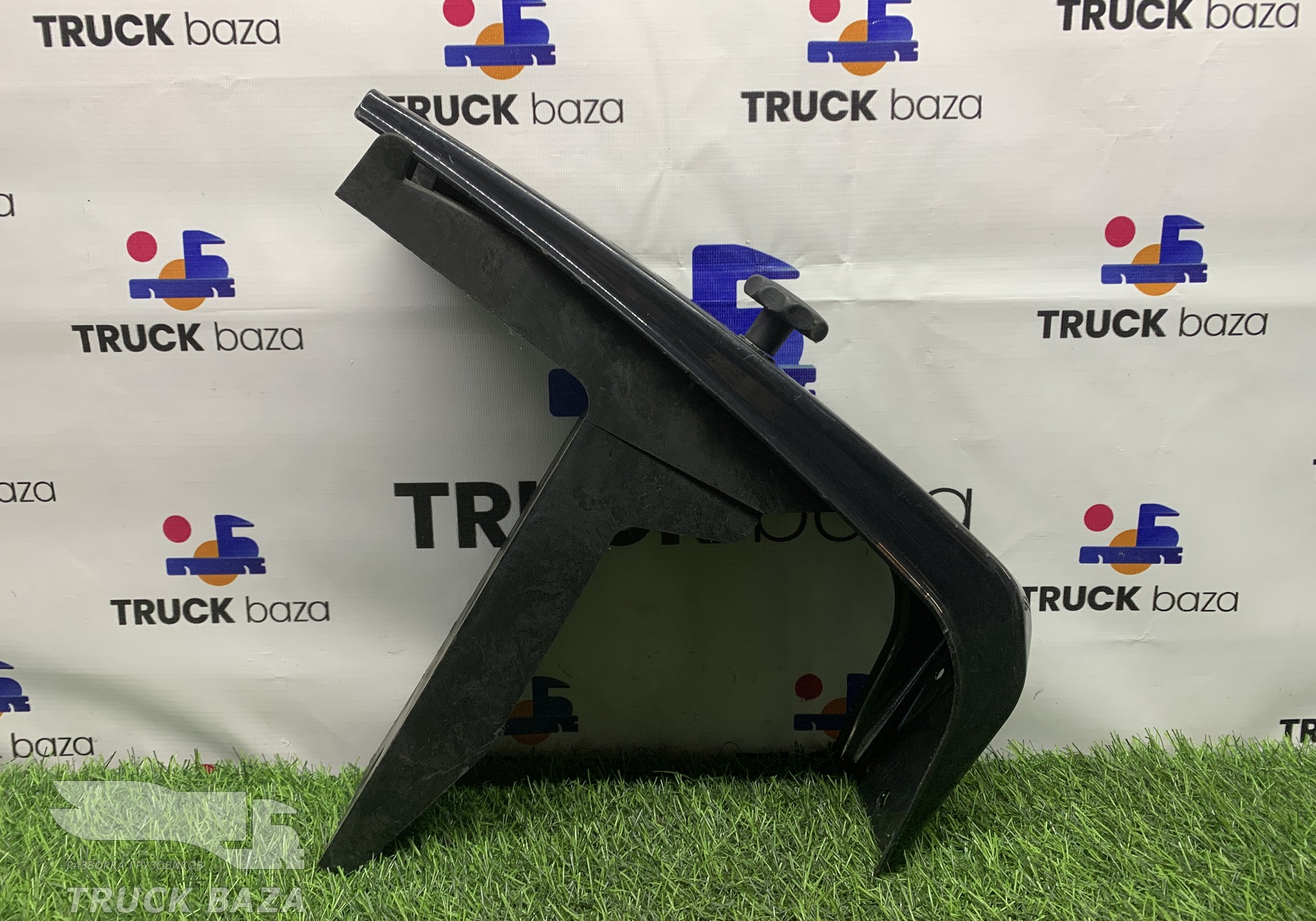 81629105320 Кронштейн спойлера правый