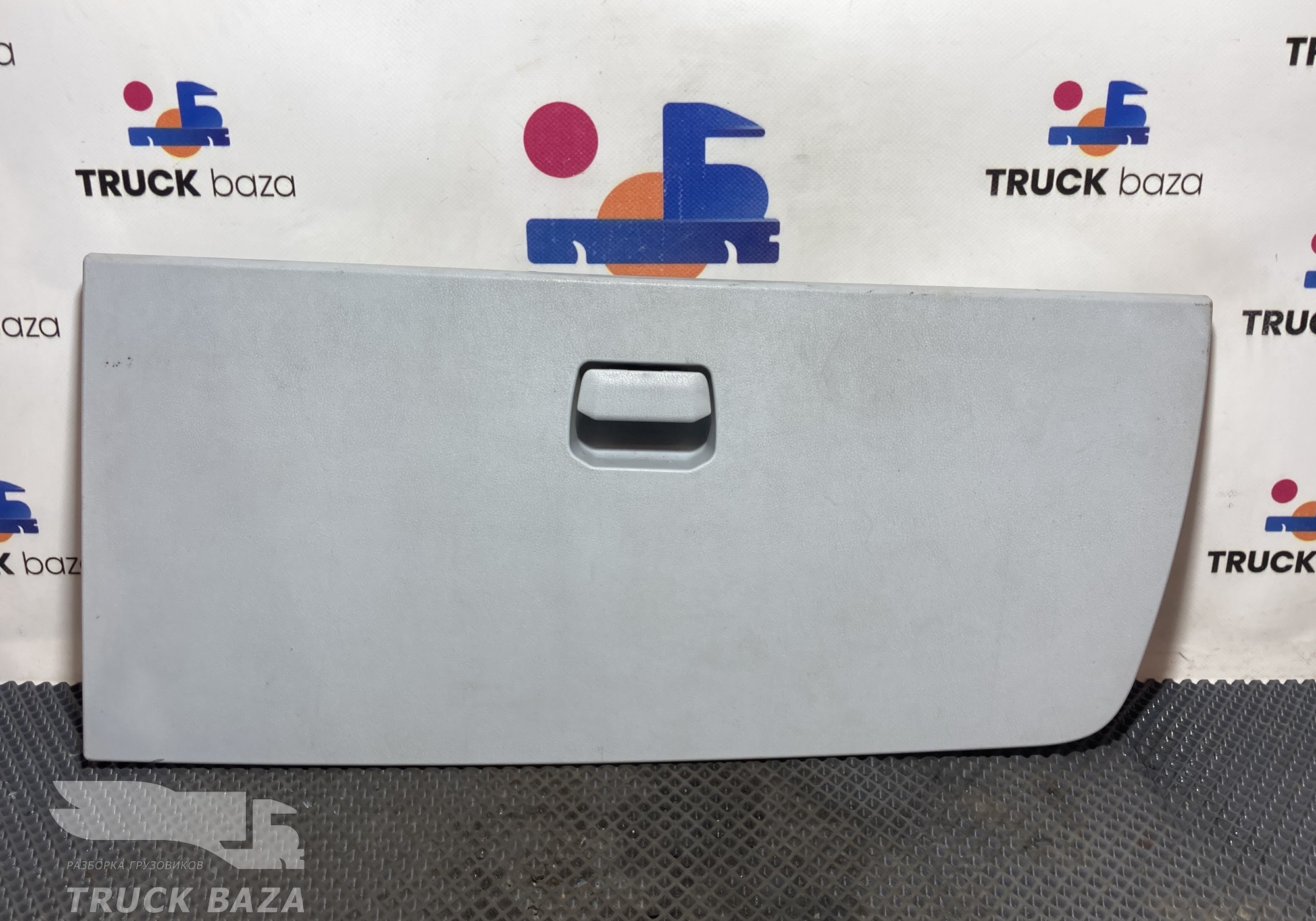 81639030303 Дверца бардачка