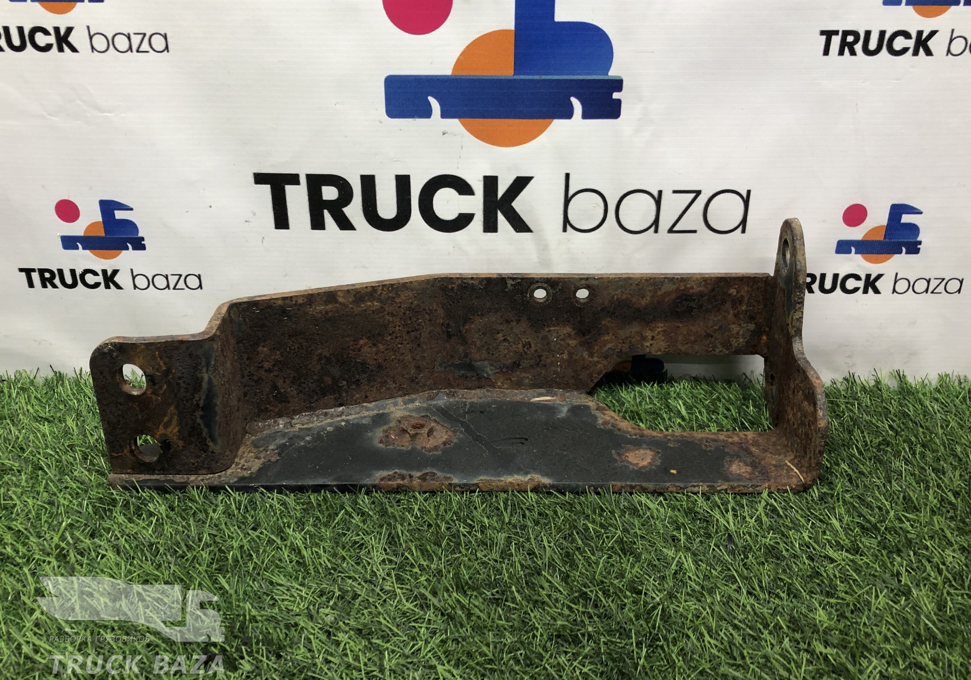 5490840504010 Кронштейн подножки правый для КАМАЗ 5490 (с 2013)