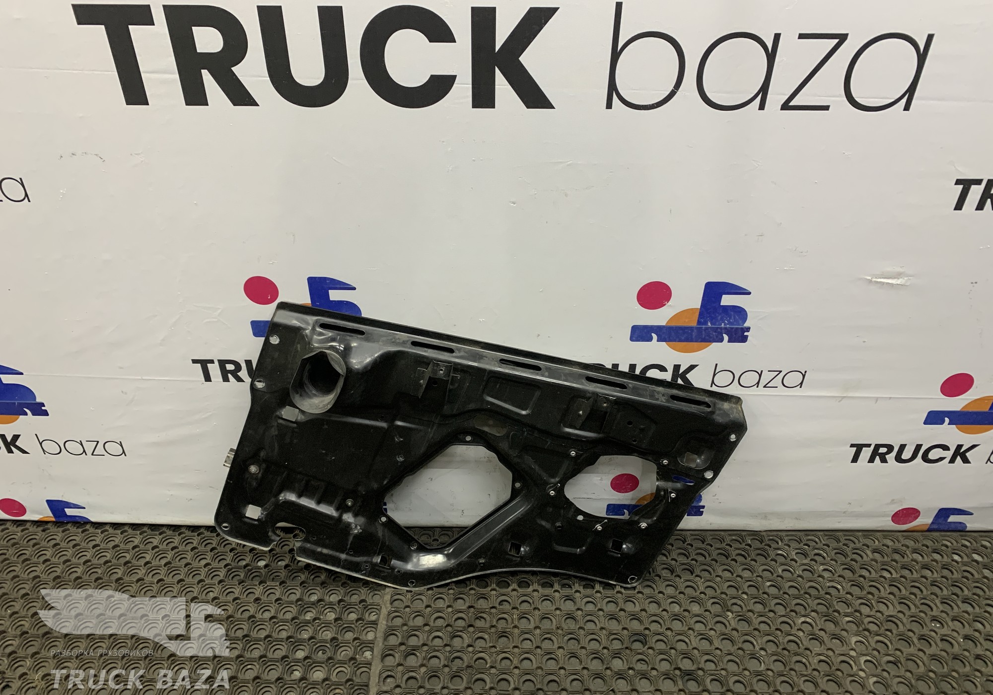 1724880 Панель двери правой для Scania