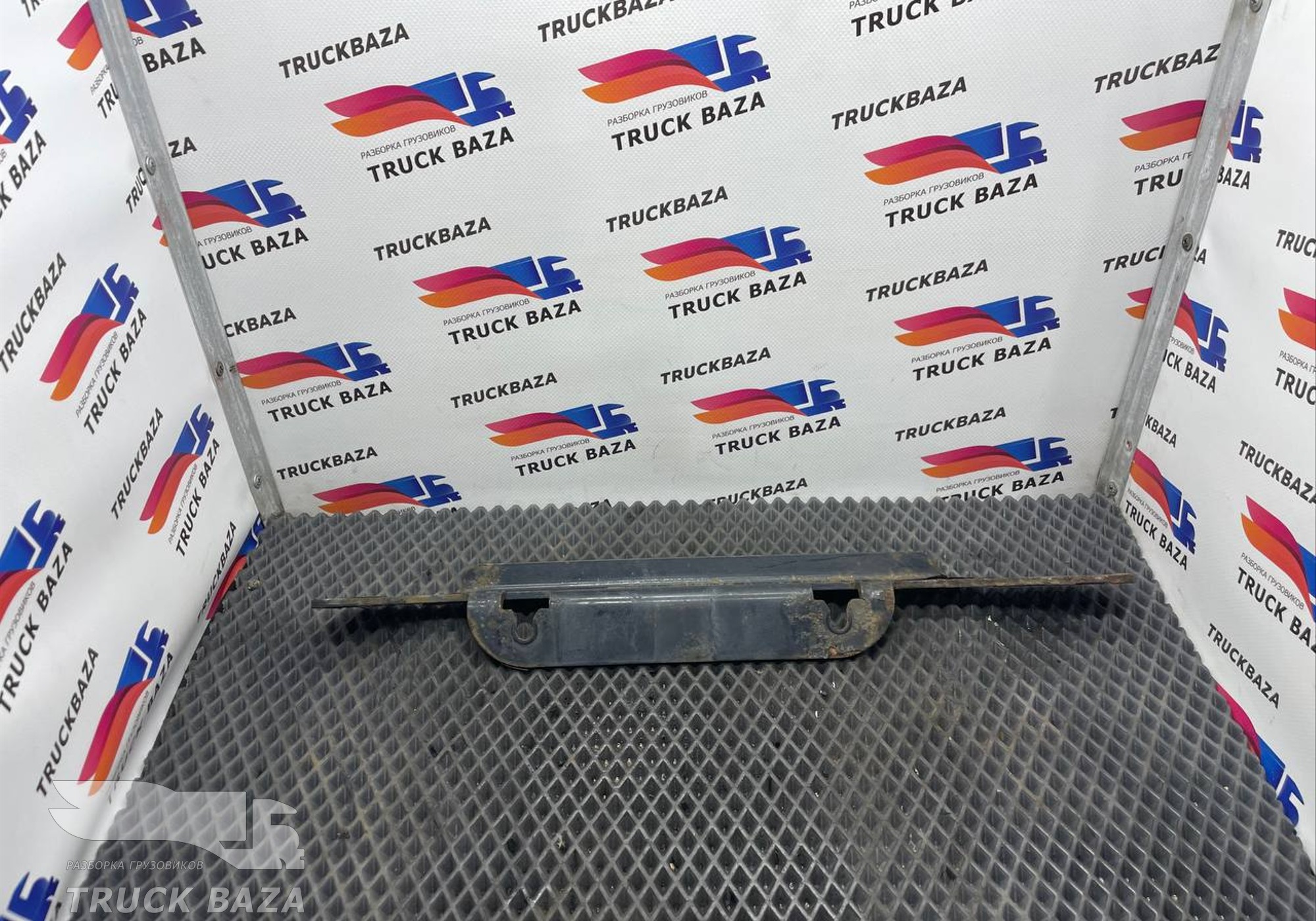 81517150428 Держатель ресивера