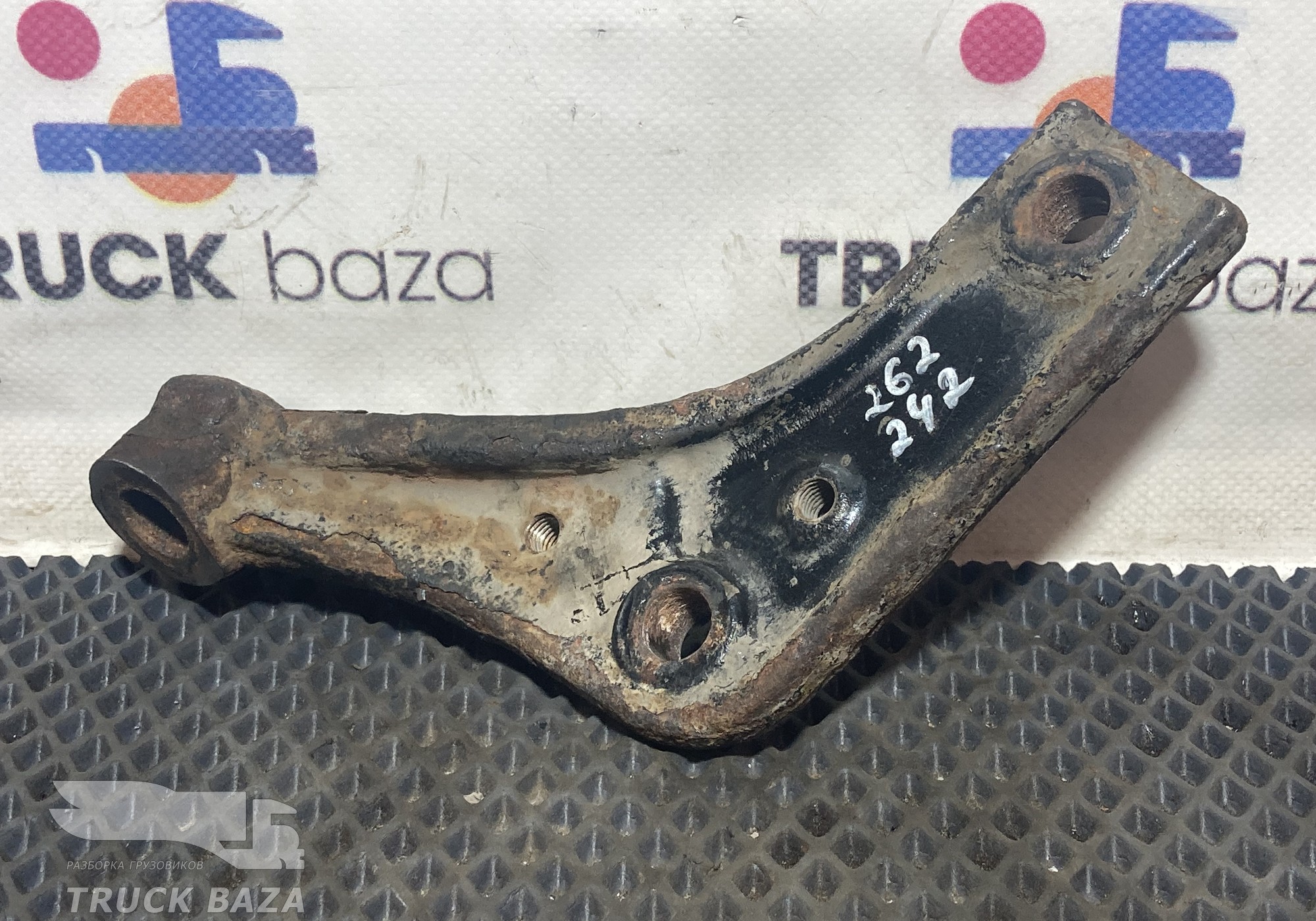 1790901 Кронштейн бампера правый