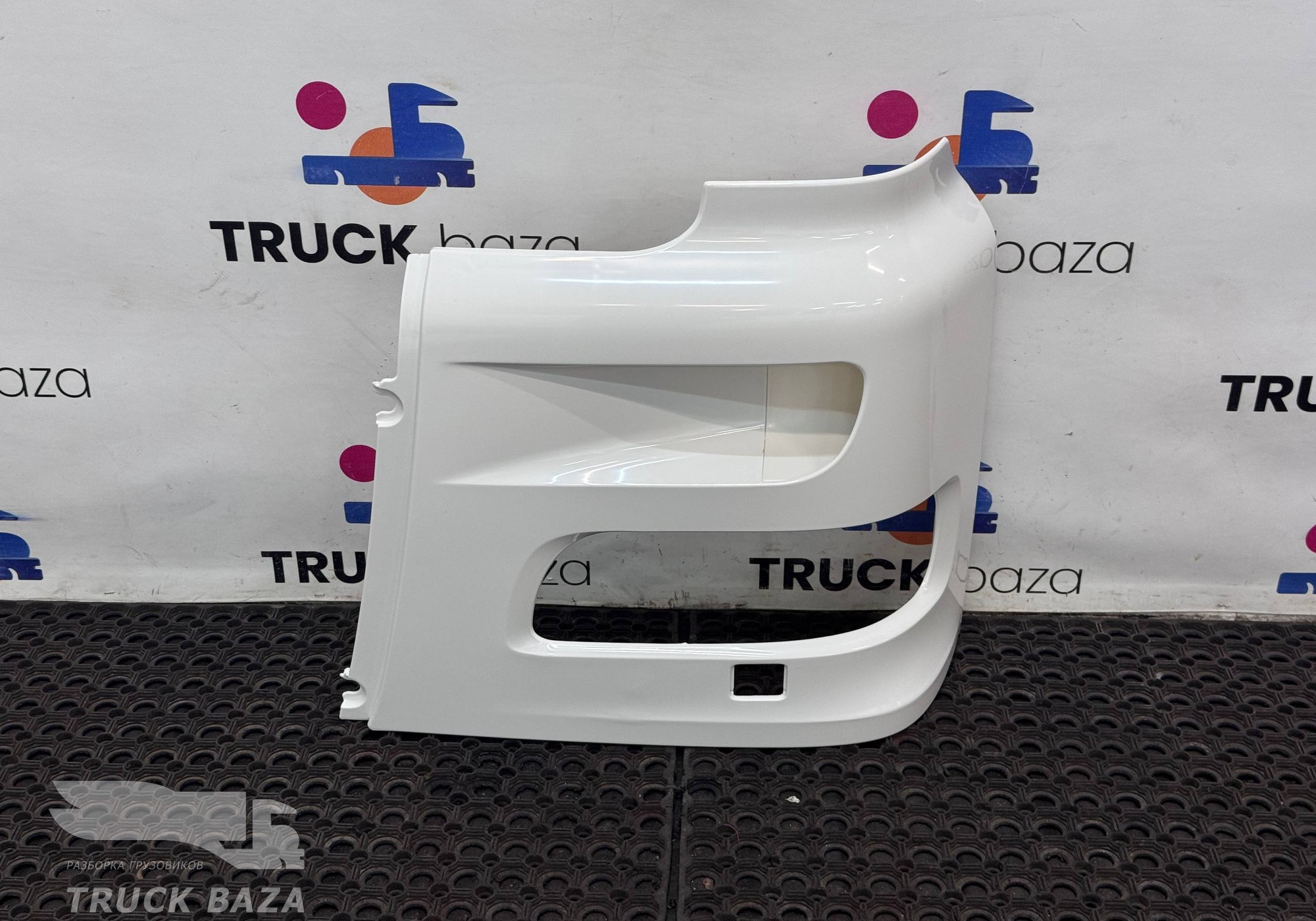 1398263 Облицовка фары левой