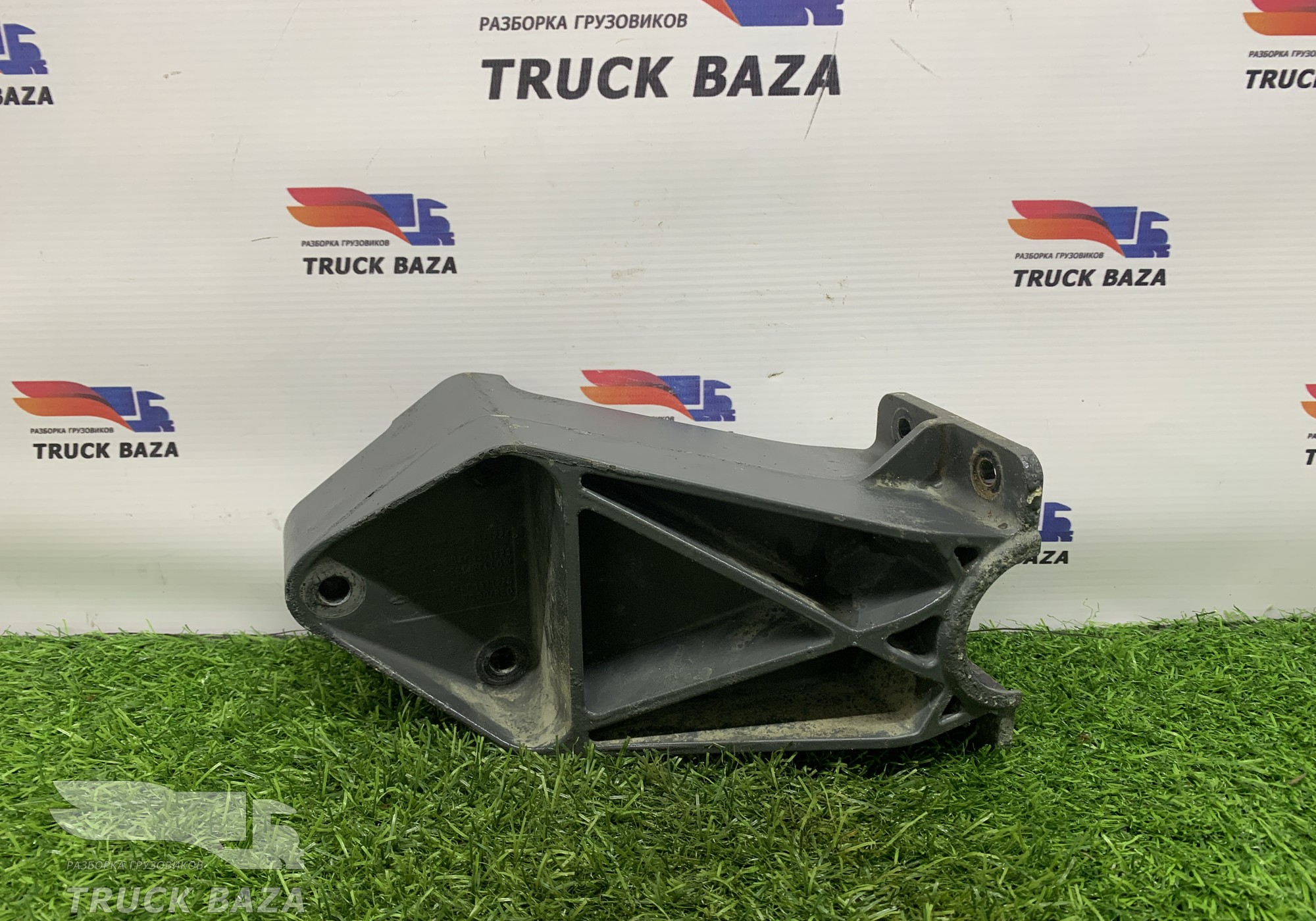 1371226 Кронштейн крепления крыла