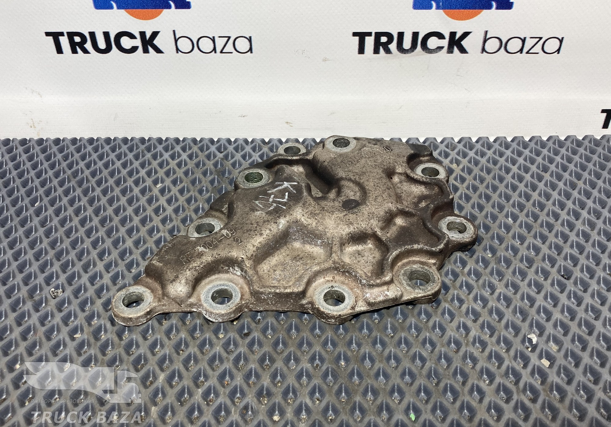 1315402120 Крышка масляного насоса КПП ZF для КАМАЗ 5490 (с 2013)