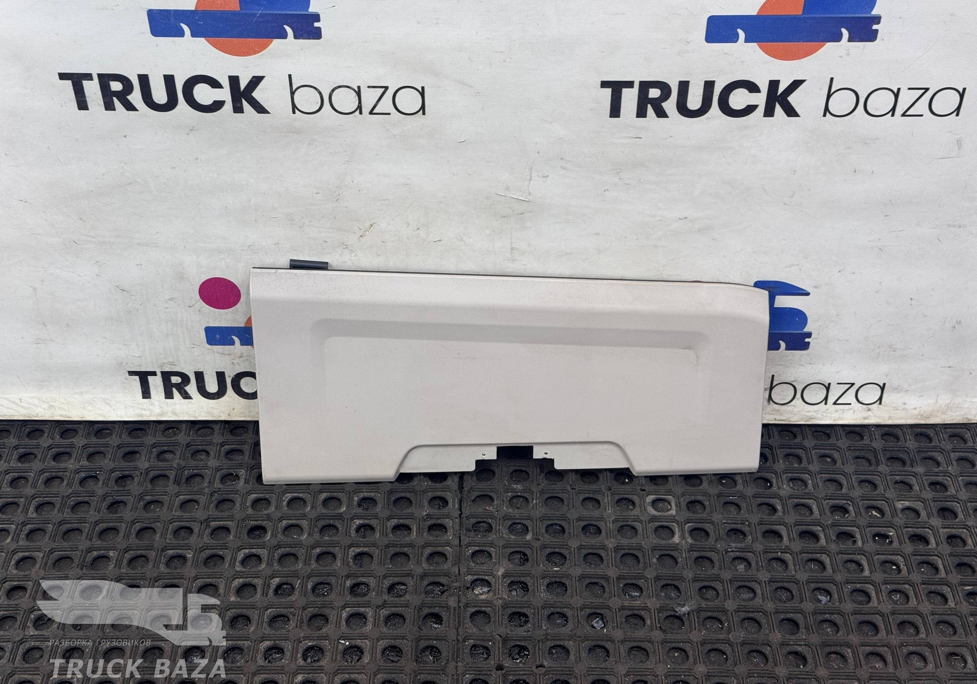 549018213042 Дверца бардачка верхнего правая для КАМАЗ 54901