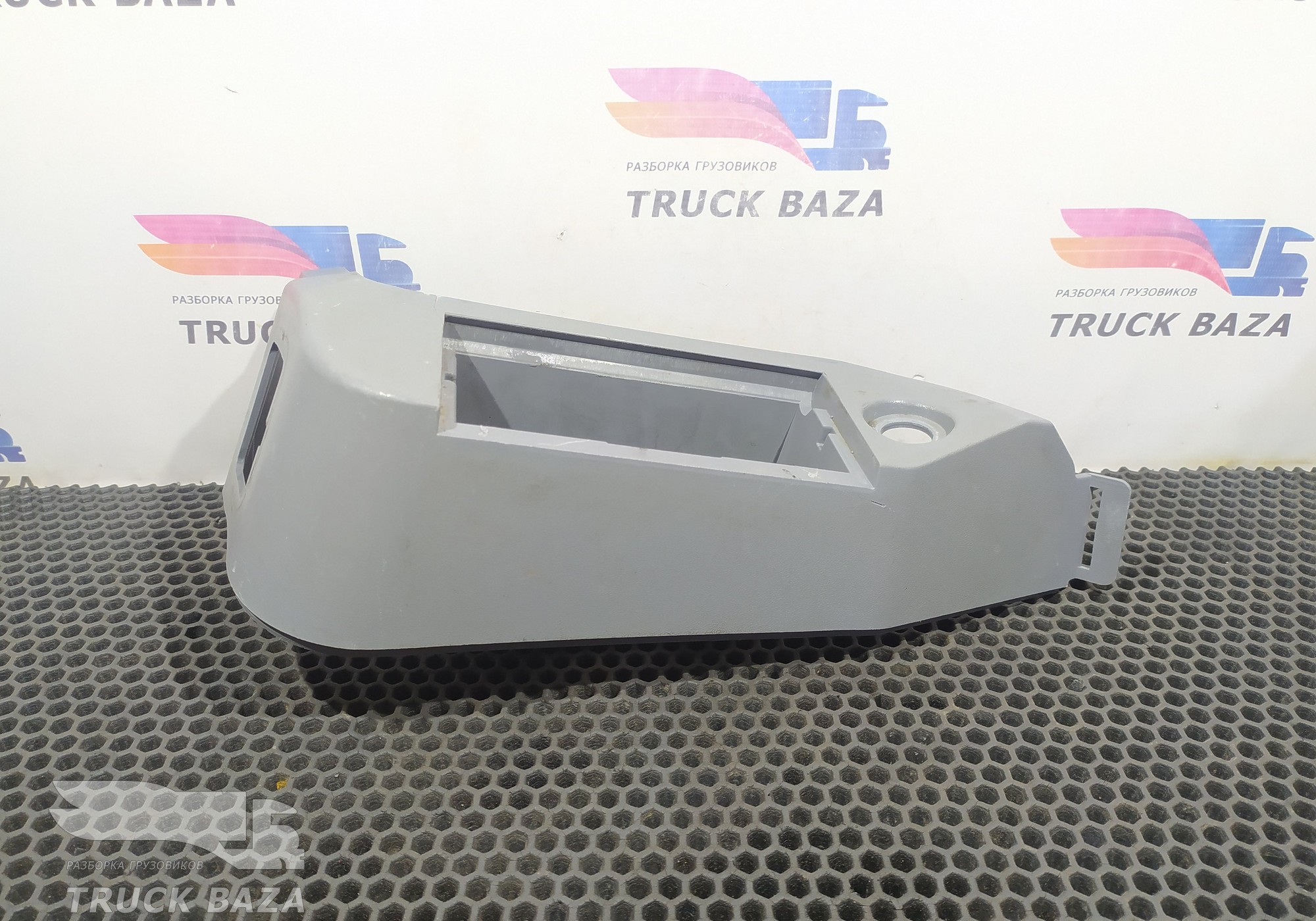 504044814 Накладка торпедо для Iveco Stralis I (с 2002)