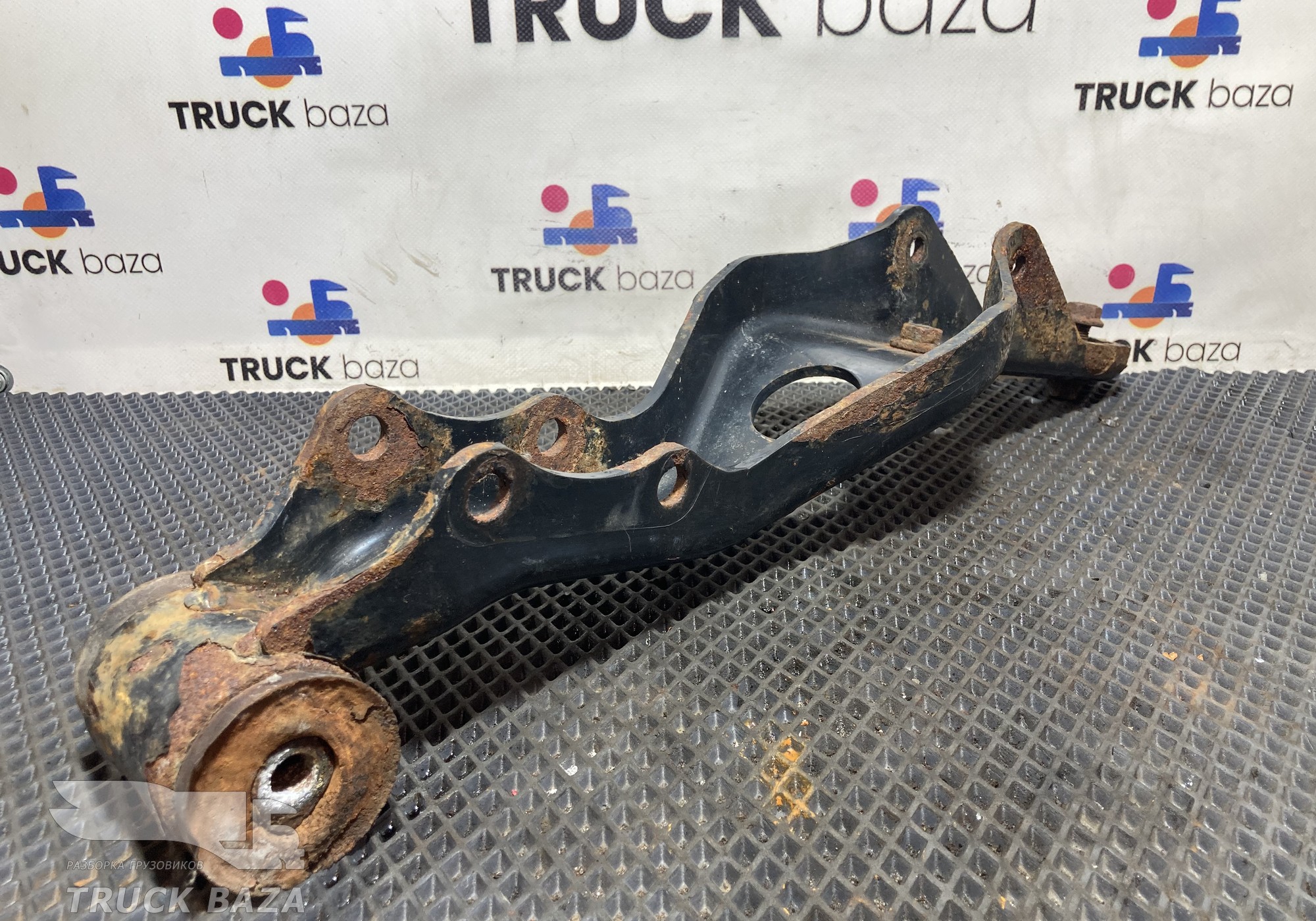 85417016001 Кронштейн замка кабины