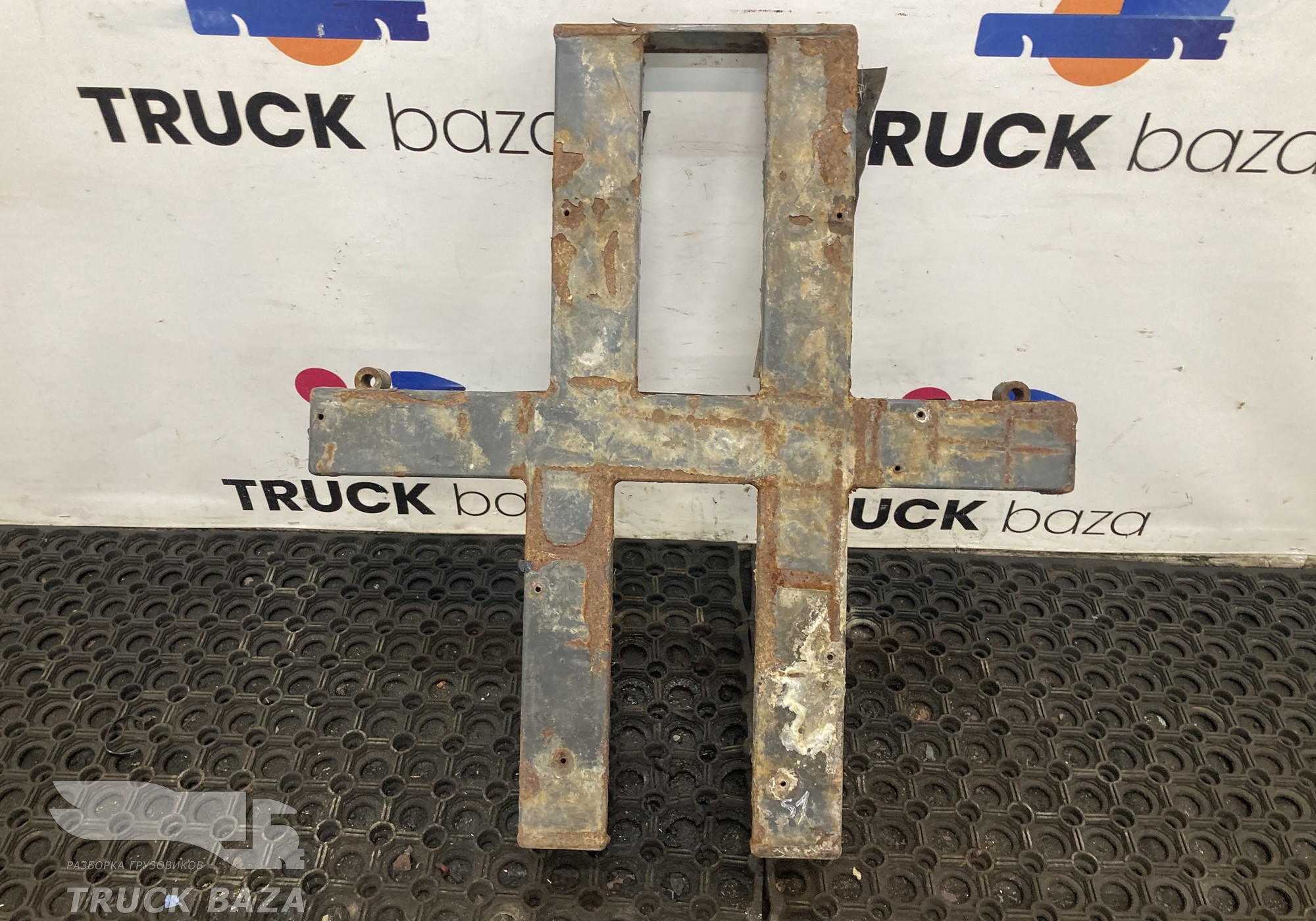 1477484 Кронштейн ящика АКБ